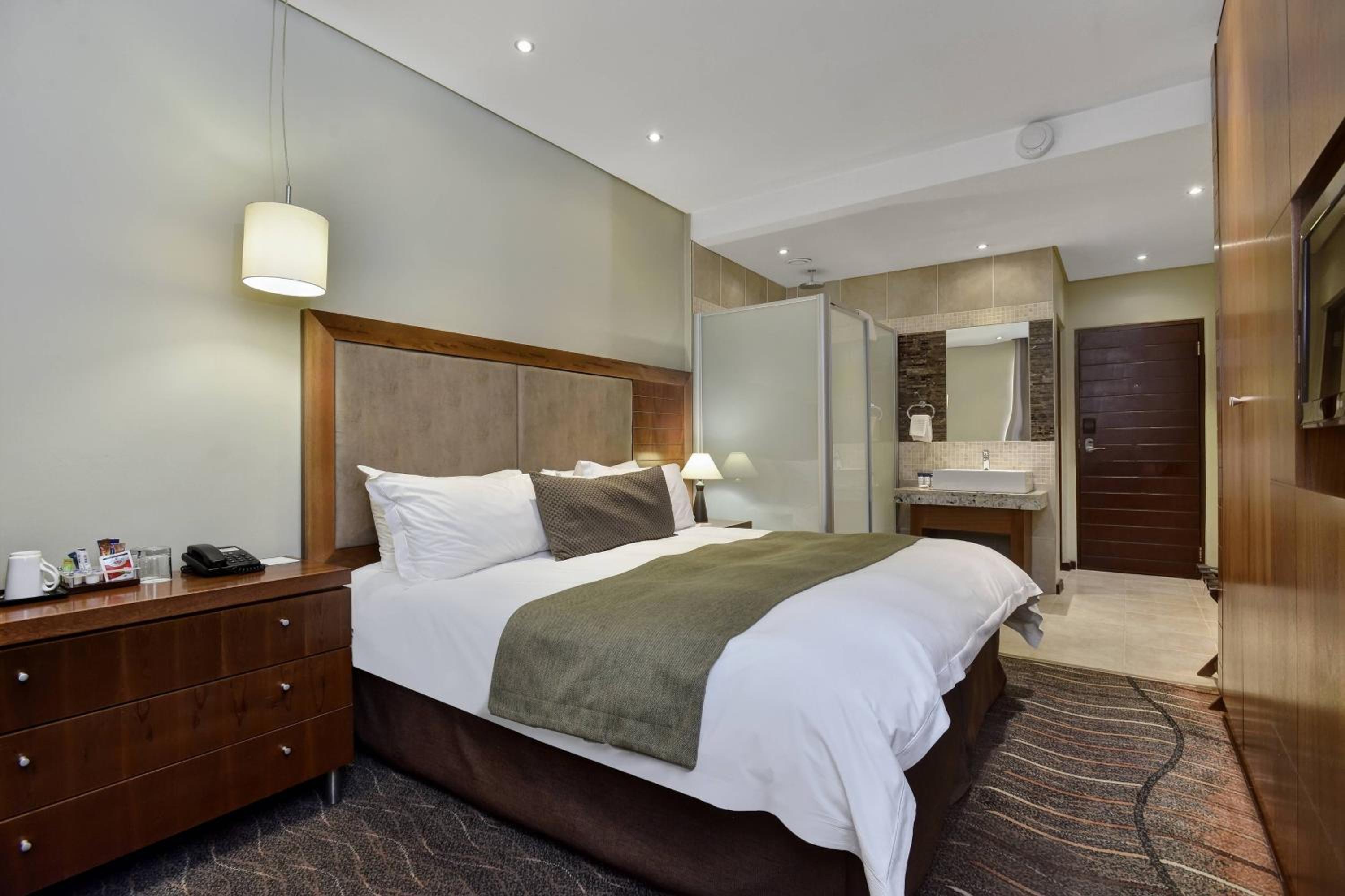 Guest Room, 1 King - Photo 7