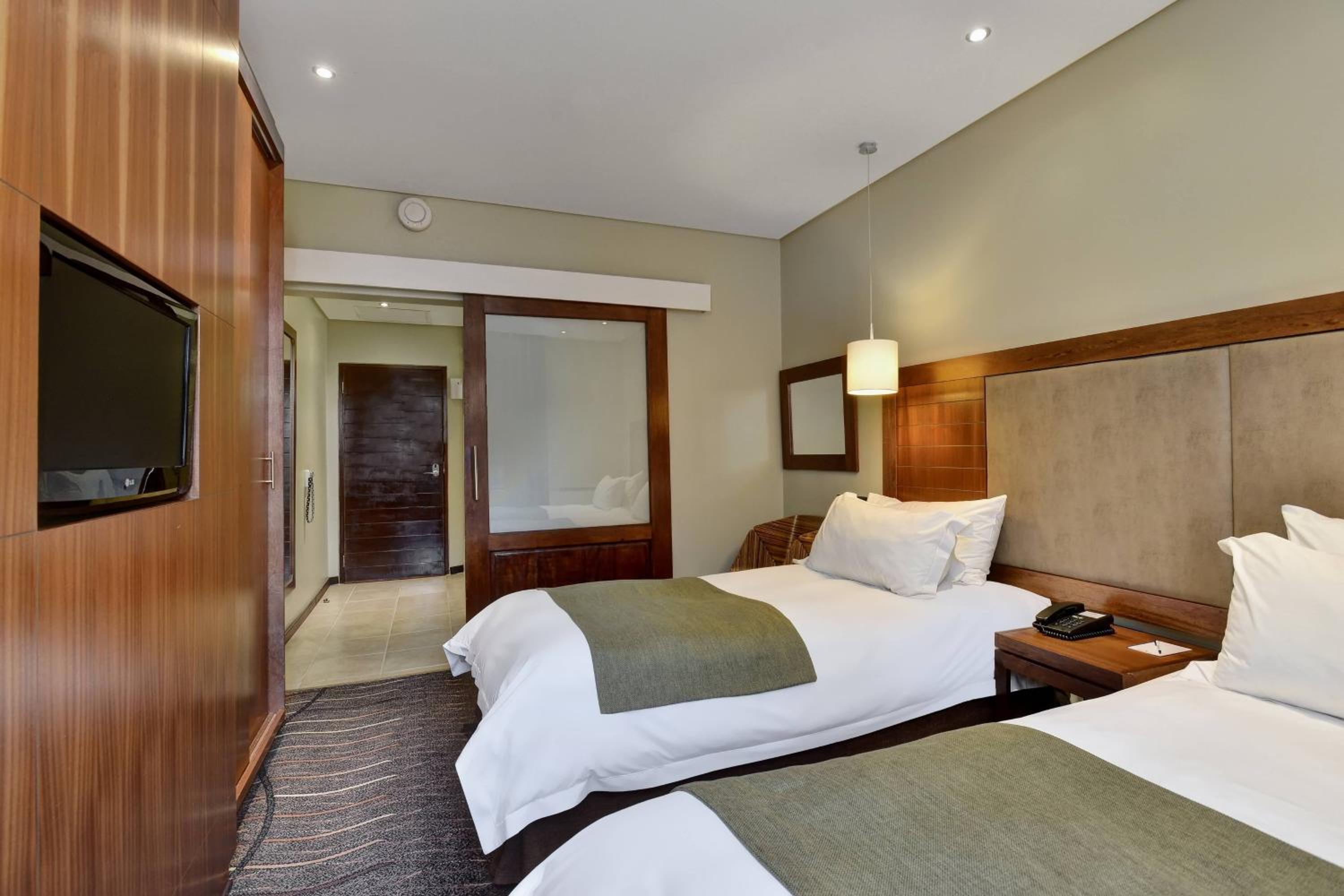 Guest room, 2 Twin/Single Bed(s) - Photo 5