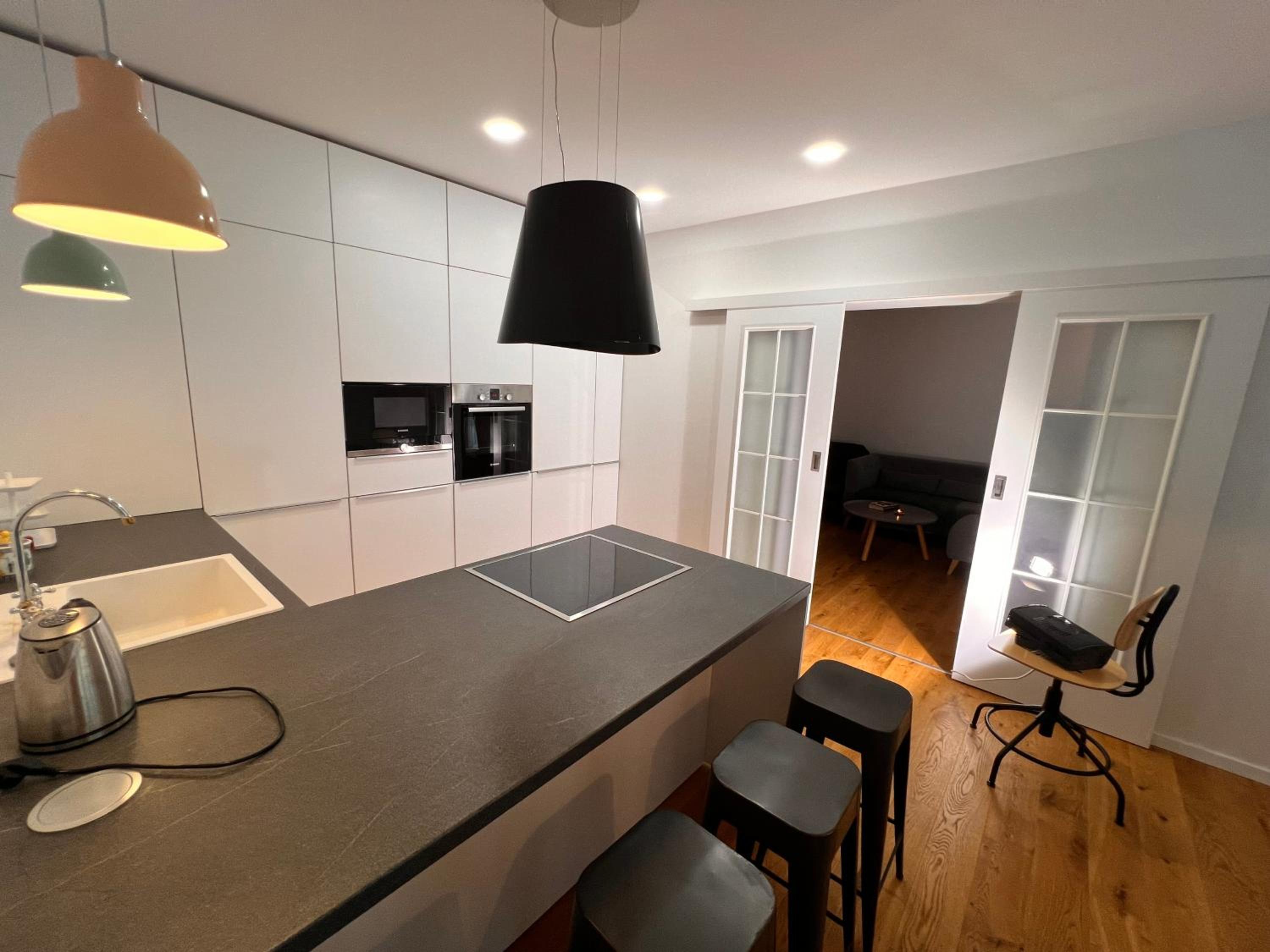 One-Bedroom Apartment photo 1