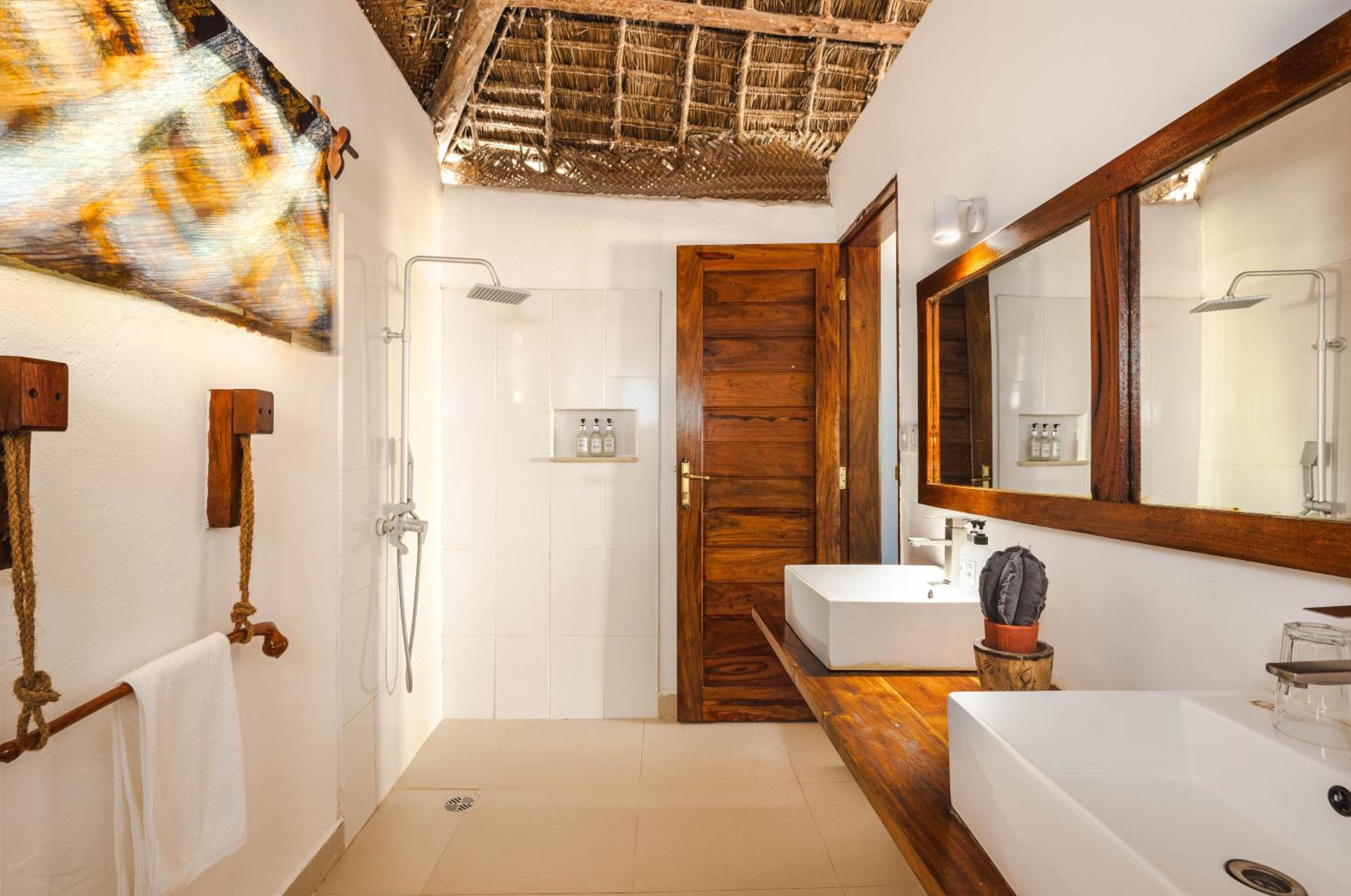 Deluxe Double Room with Balcony - Photo 6