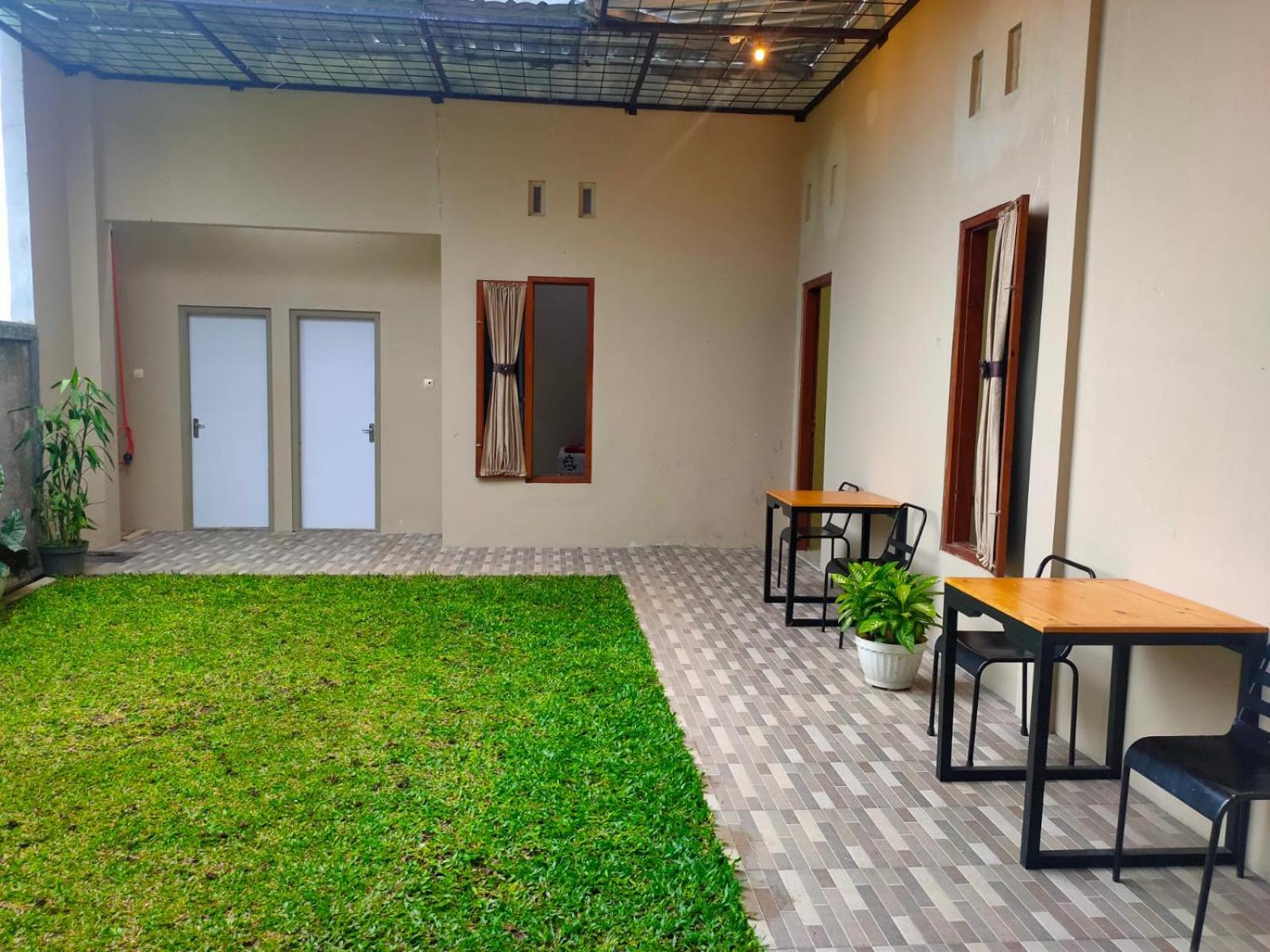 Three-Bedroom House photo 2
