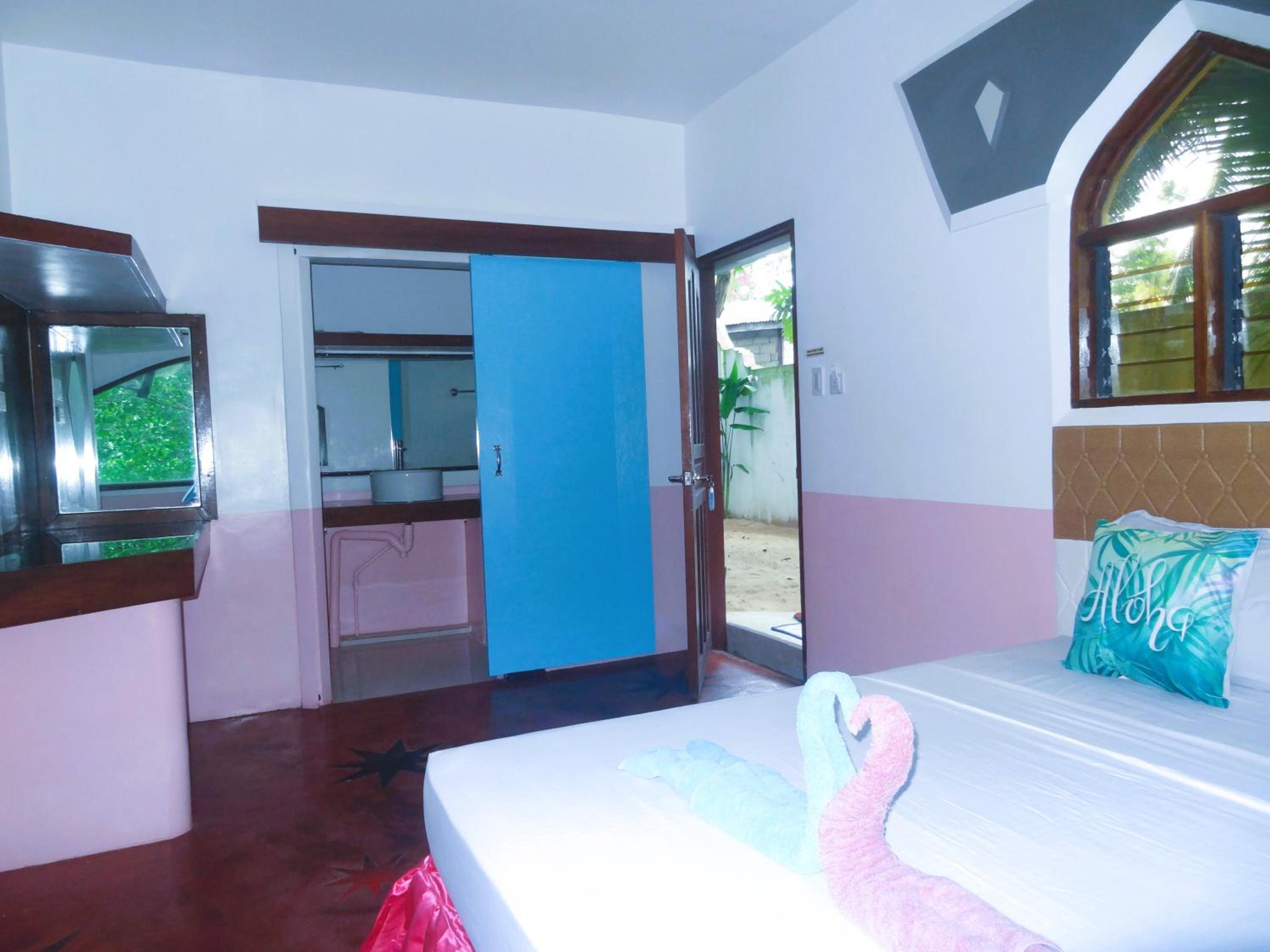 Double Room with Private Bathroom - Photo 11