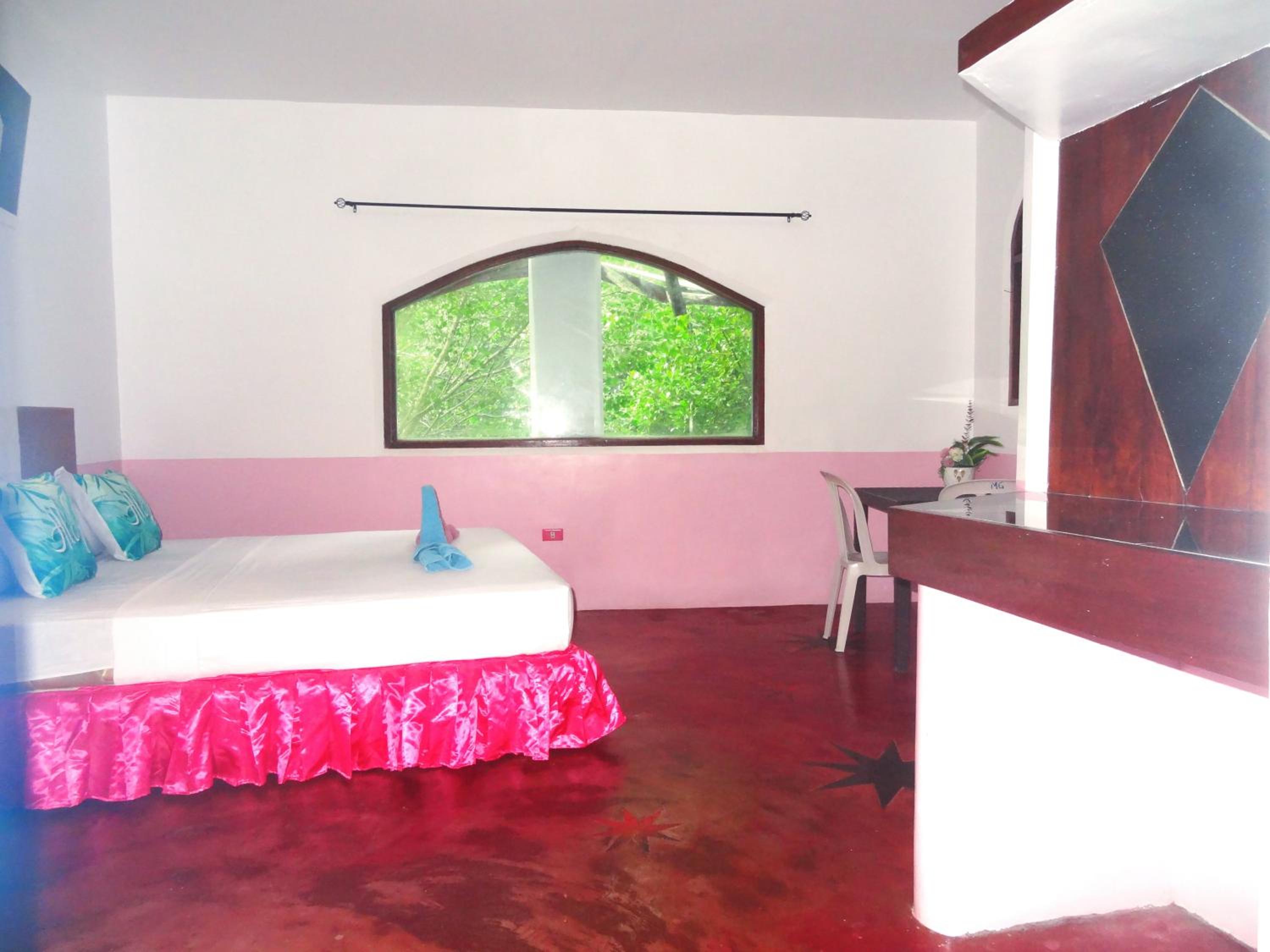 Double Room with Private Bathroom - Photo 10