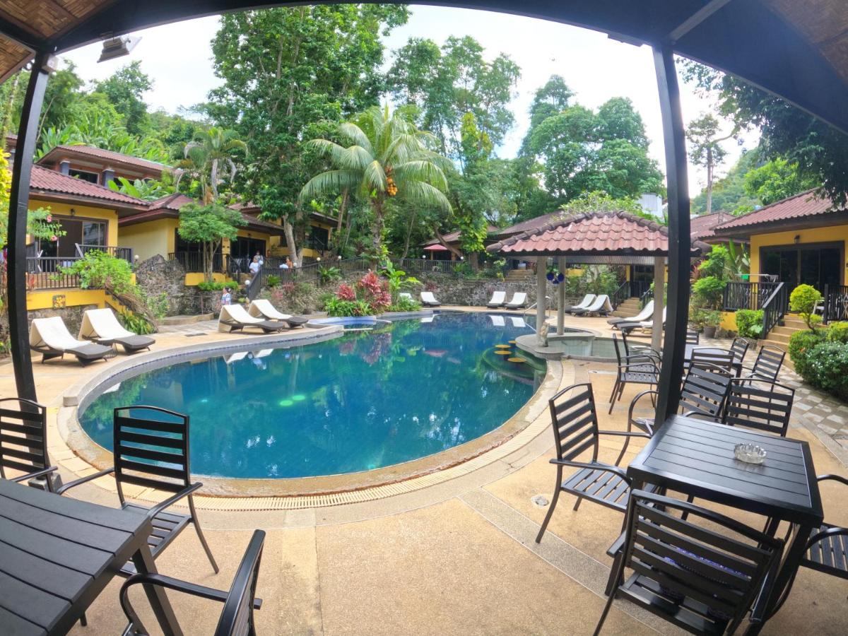 Double Room with Pool View - Photo 5