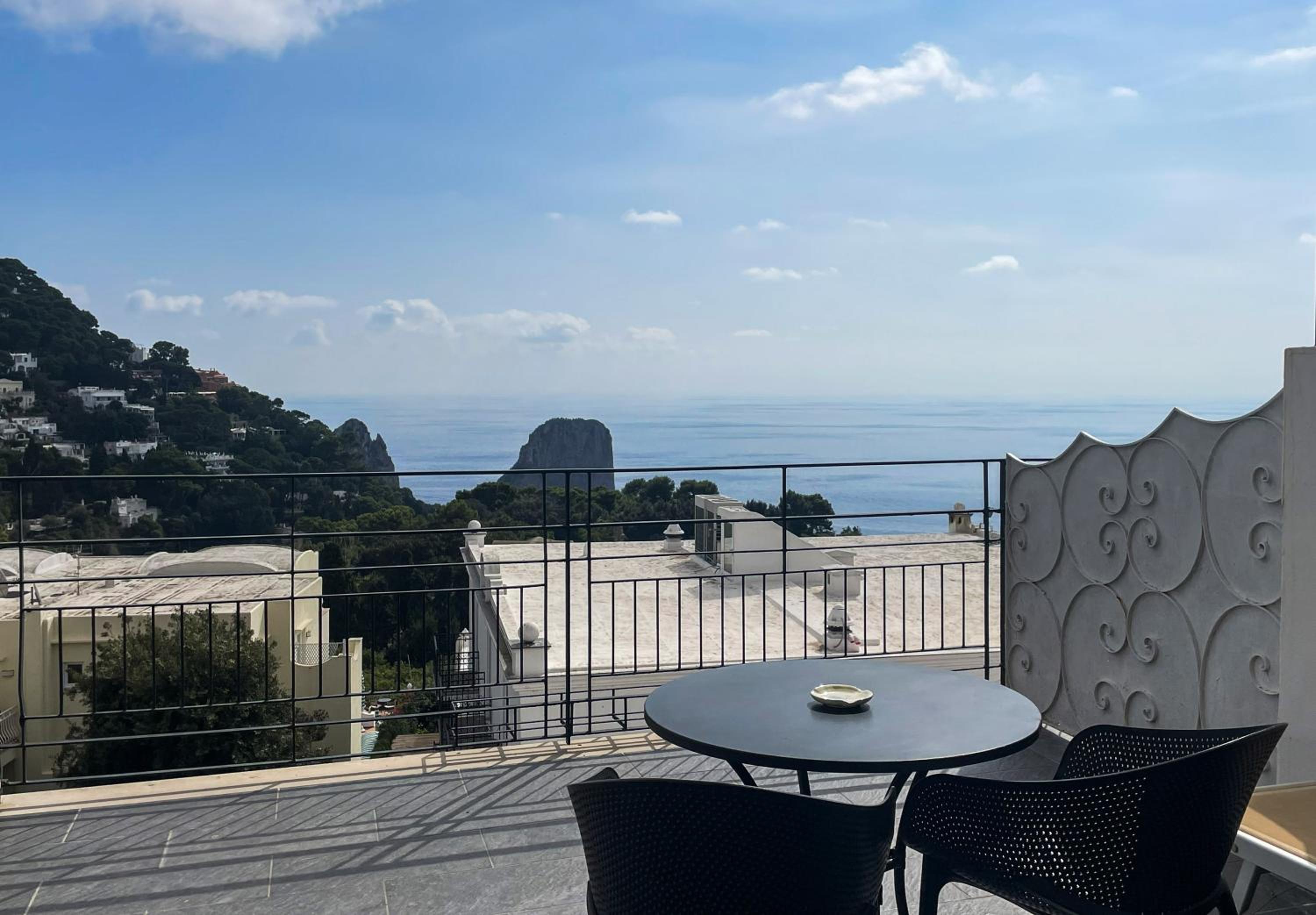 Deluxe Double Room with Sea View - Photo 2