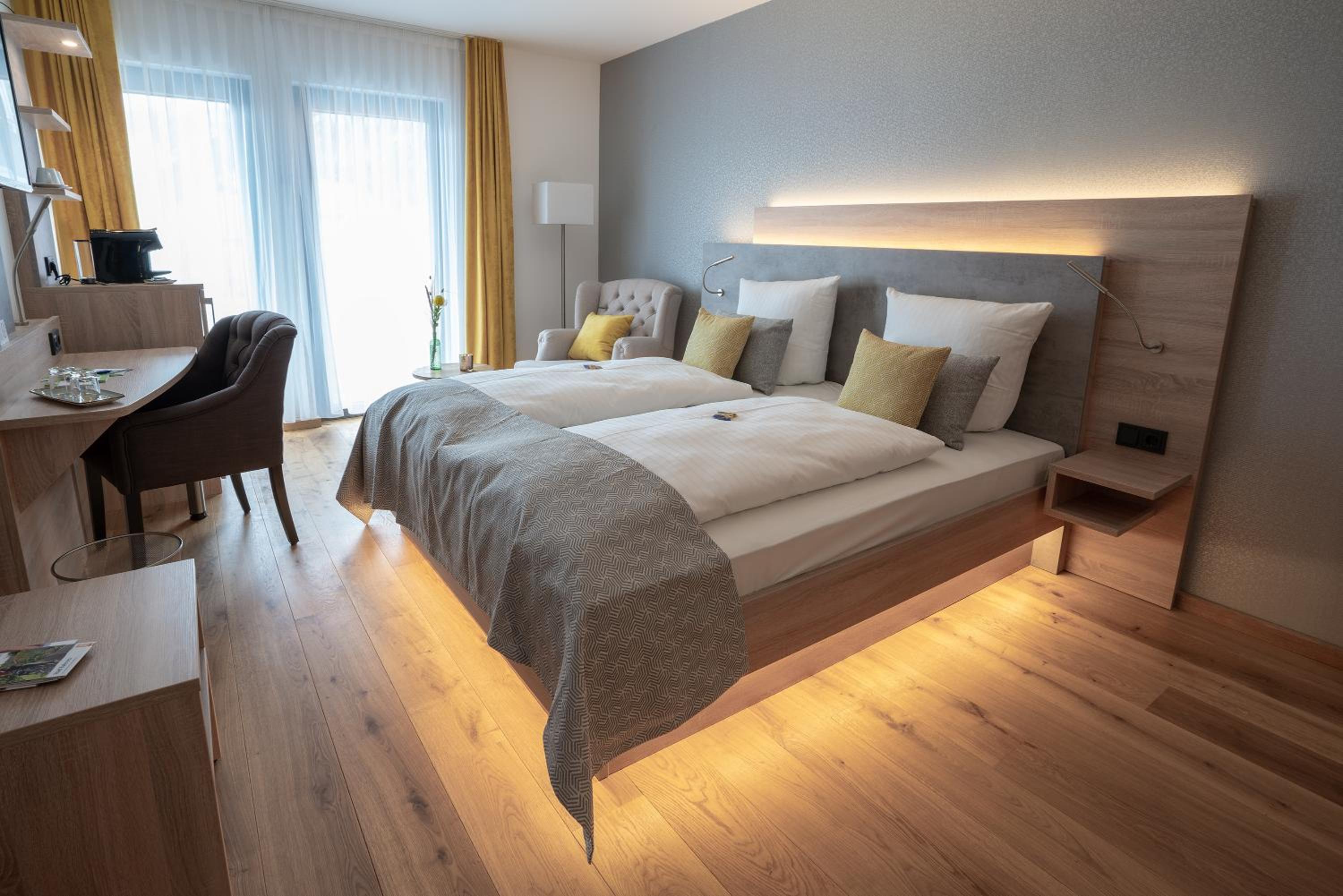 Deluxe Double Room with Balcony - Photo 2