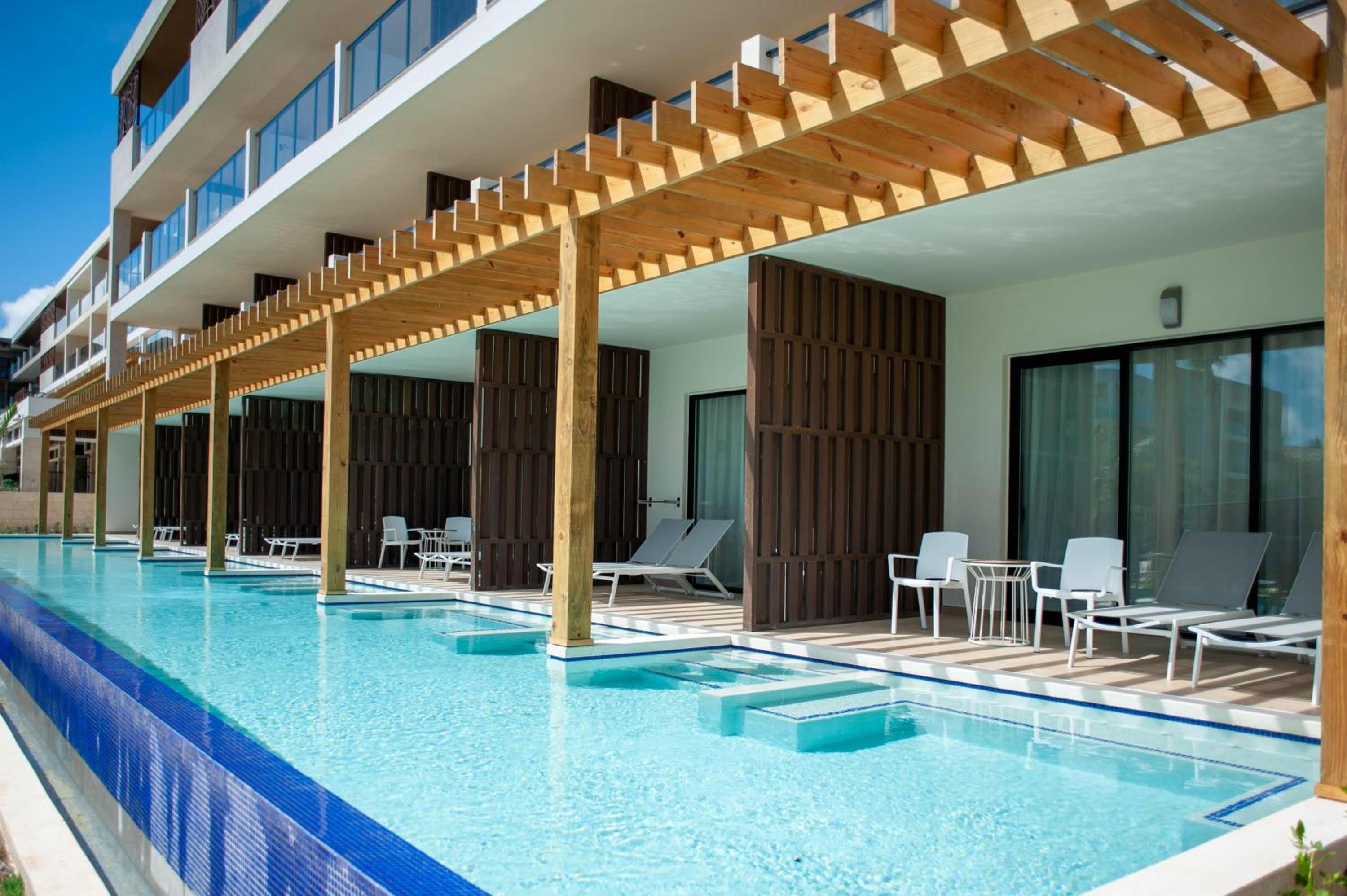 Junior Suite Swim Out Pool View - Photo 12