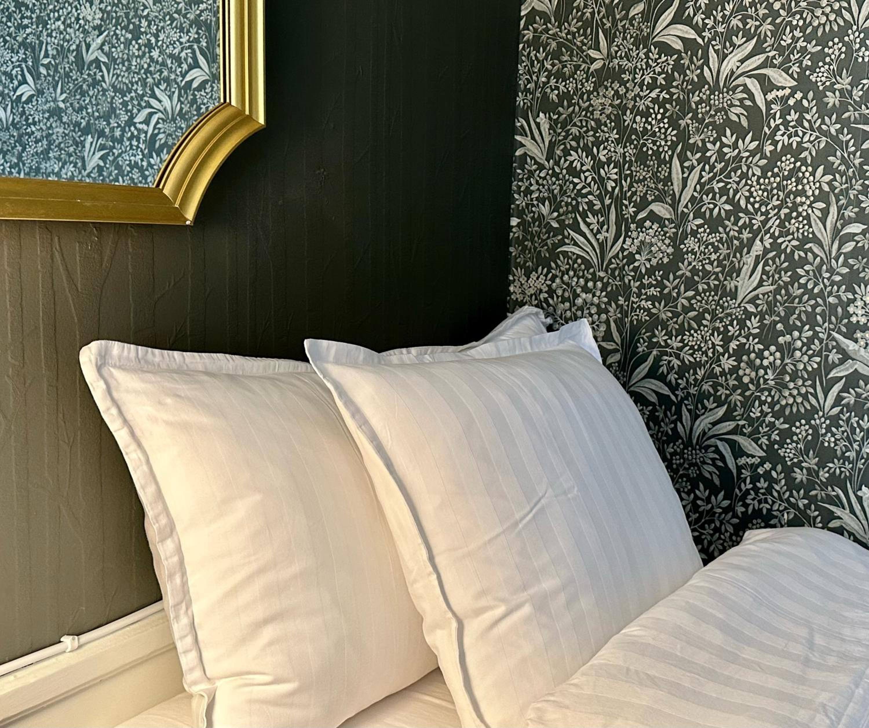 Double Room with Shared Bathroom photo 3