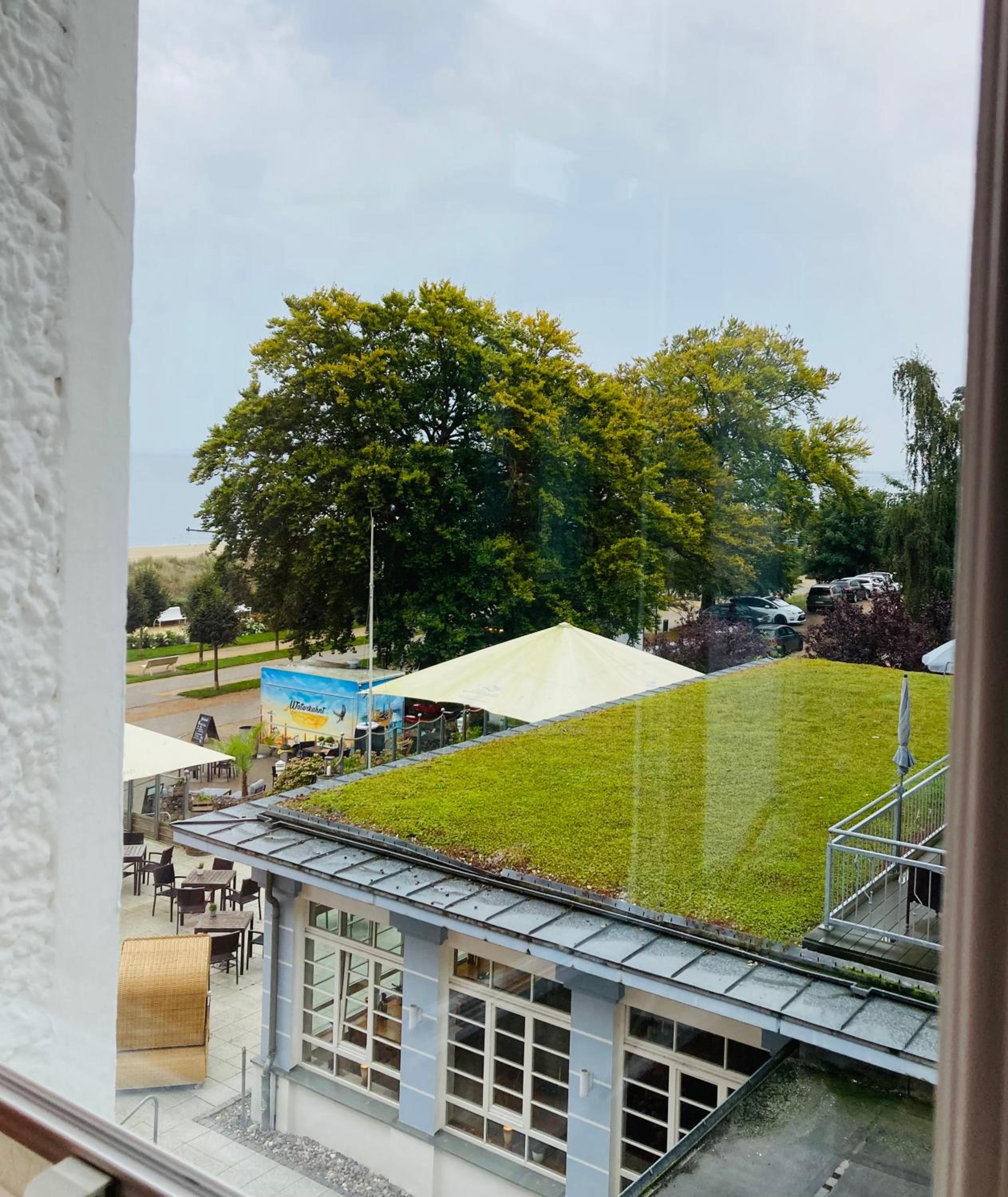 Junior Suite with Side Sea View