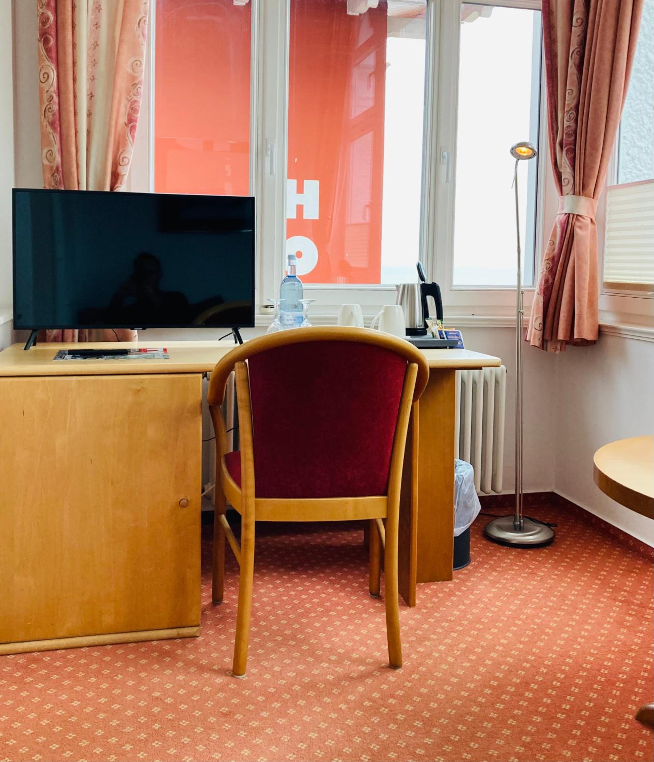 Junior Suite with Side Sea View