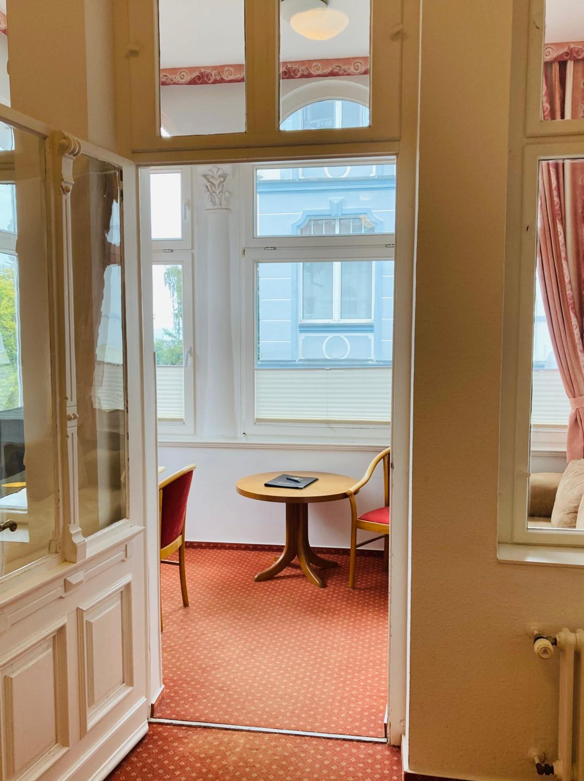 Junior Suite with Side Sea View thumbnail 6