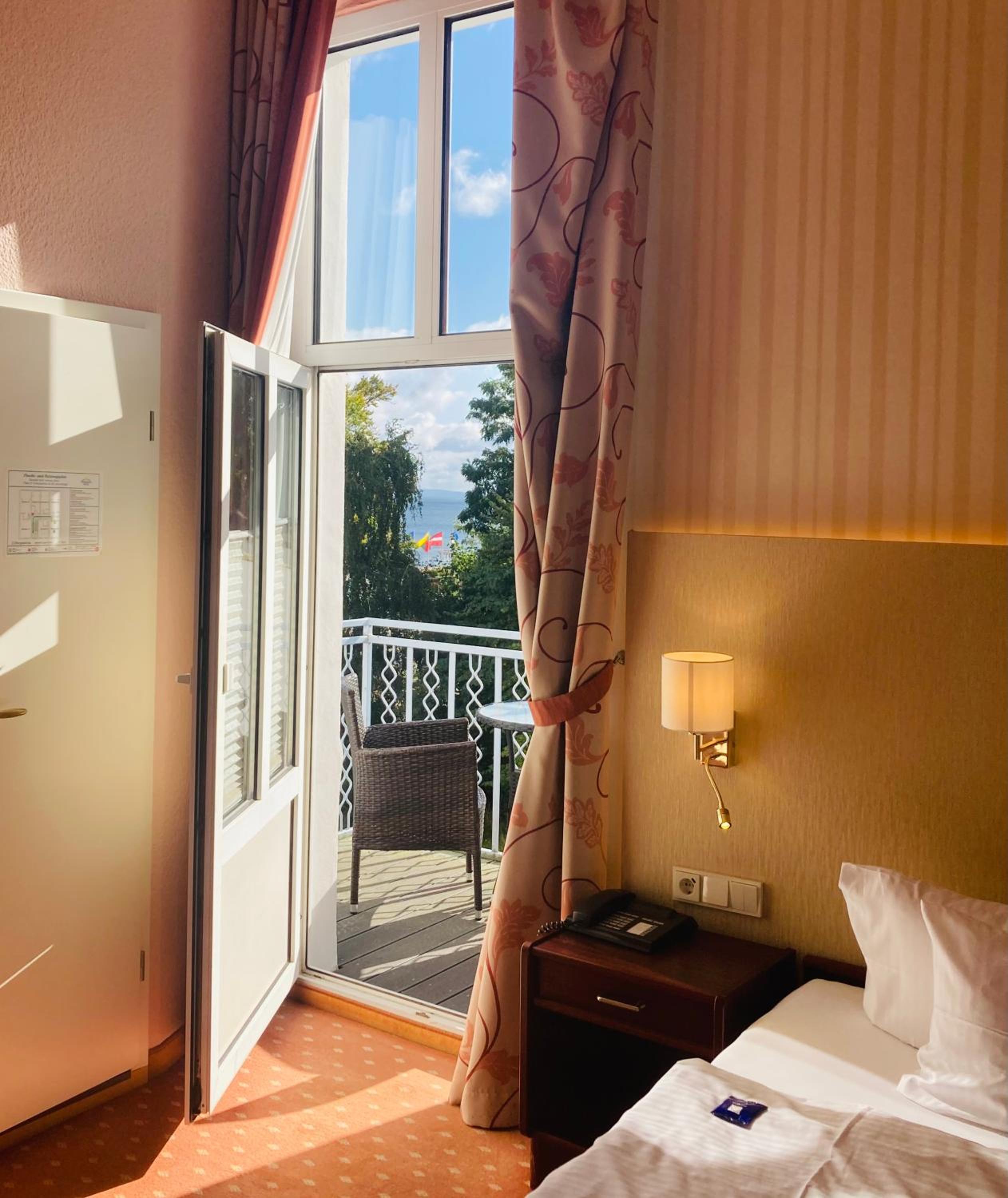 Double Room with Side Sea View and Balcony