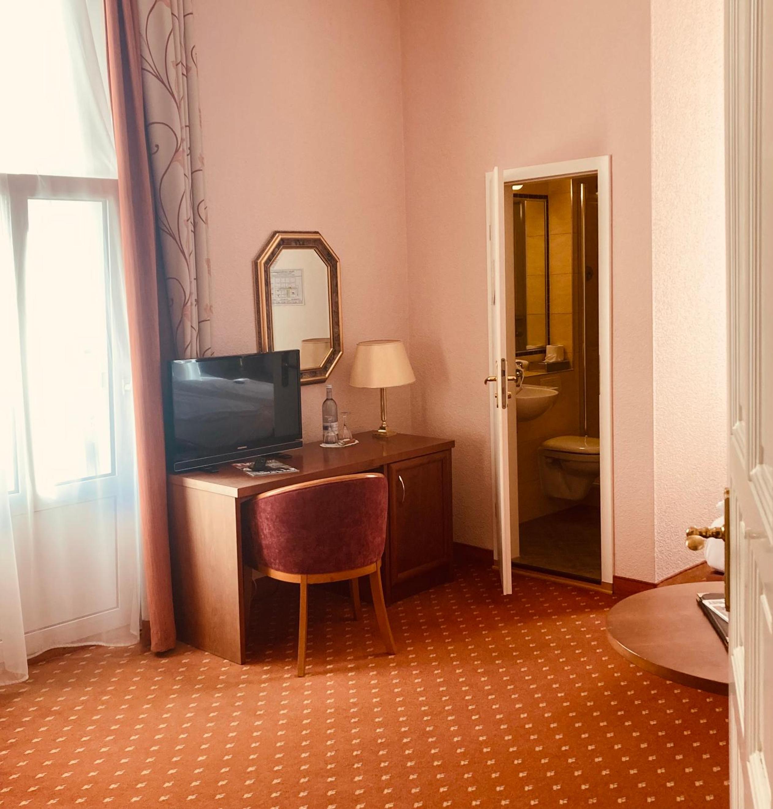 Double Room with Side Sea View and Balcony