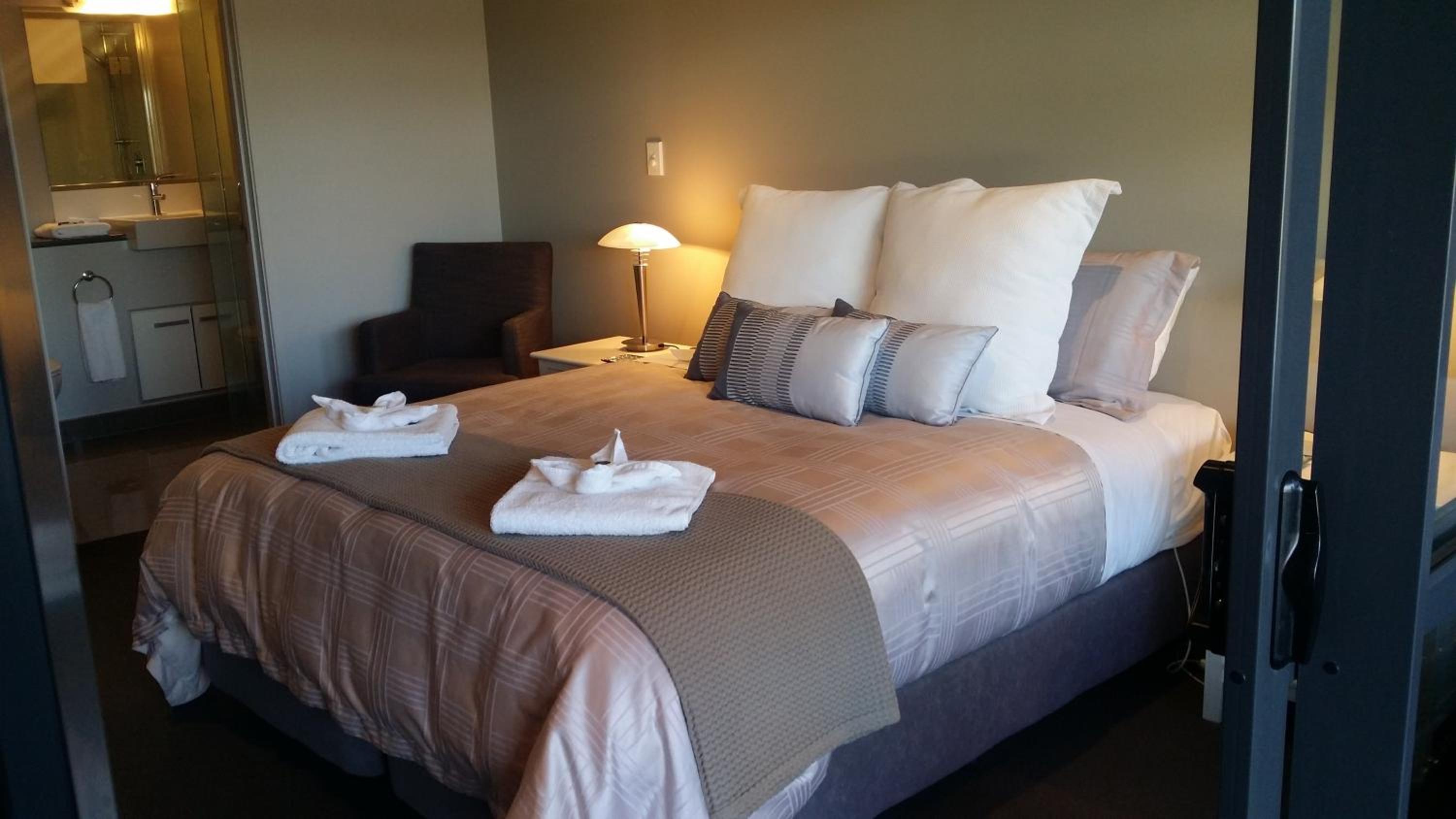 Deluxe One-Bedroom Suite - Water Front  photo 2