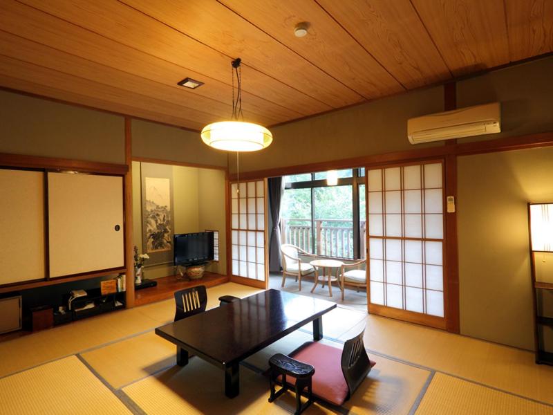 Japanese-Style Economy Room with Shared Bathroom photo 1