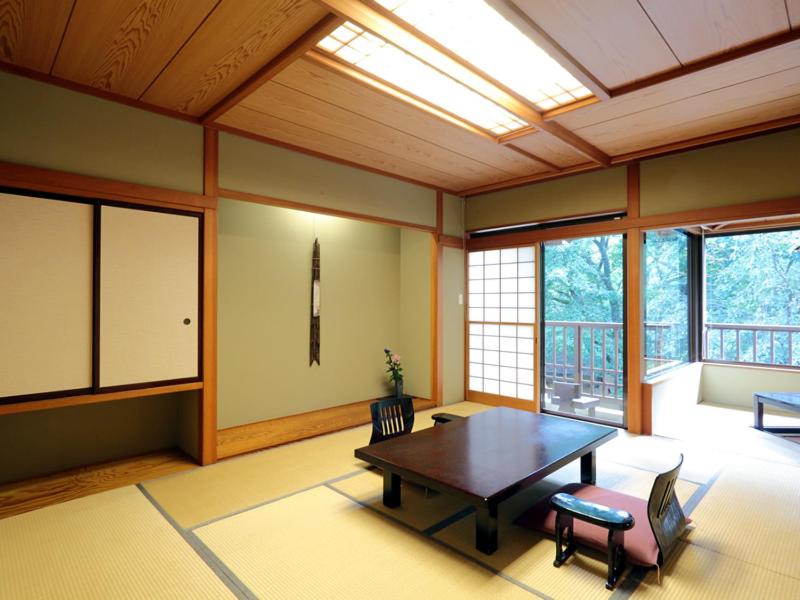 Japanese Style Standard Room with Shared Bathroom photo 1