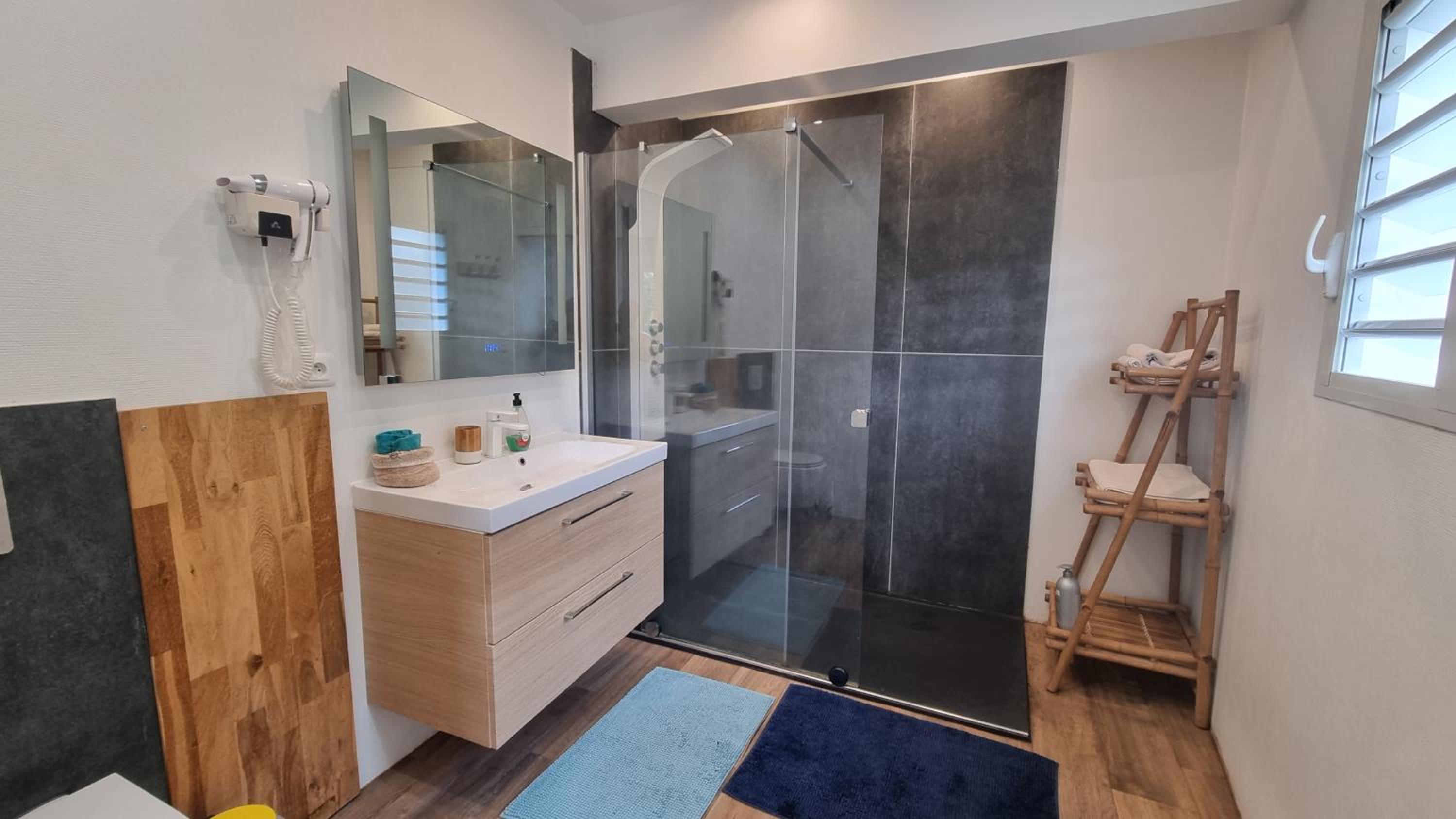 Deluxe Suite with Sea View photo 3