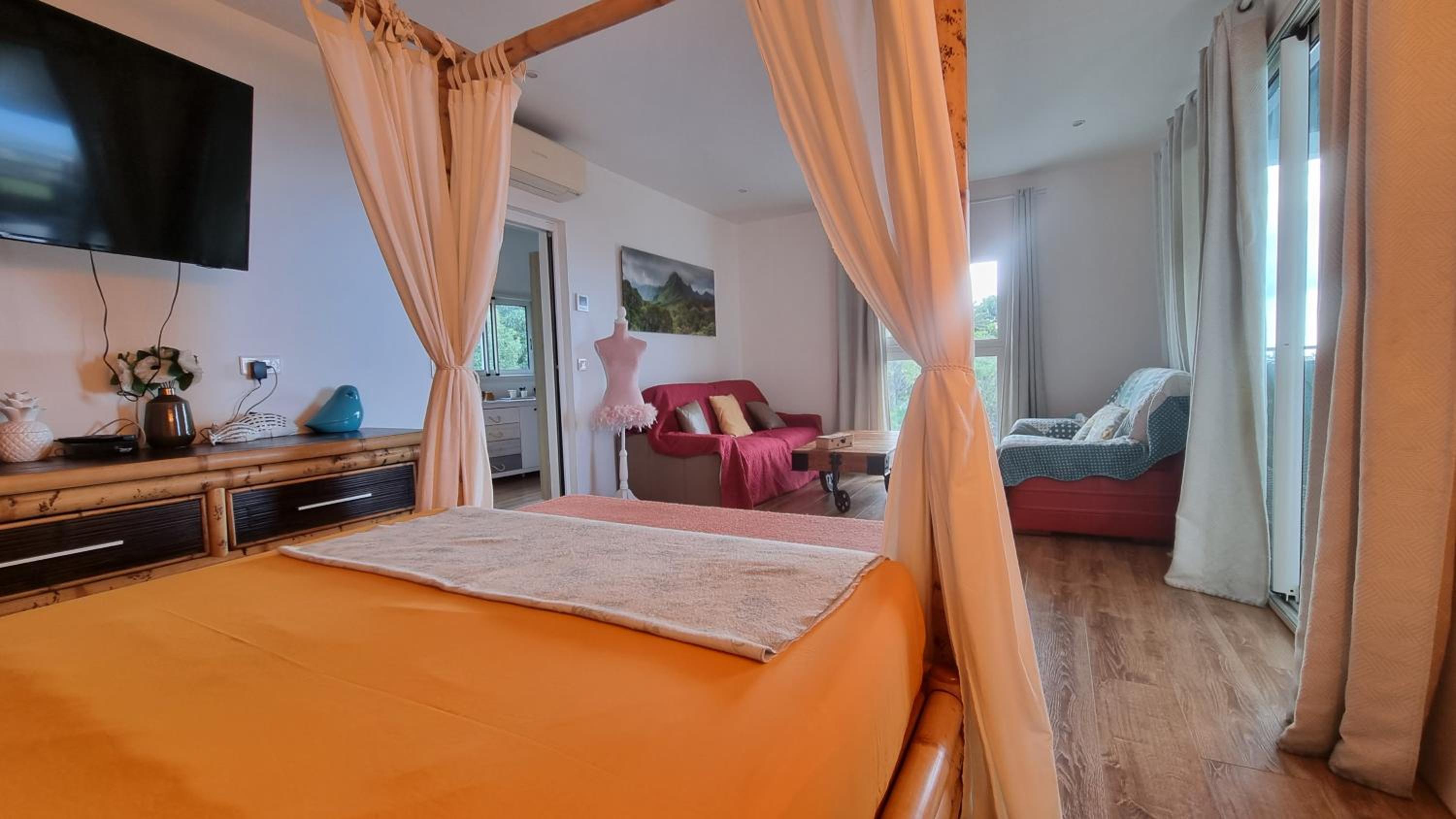 Deluxe Suite with Sea View photo 2