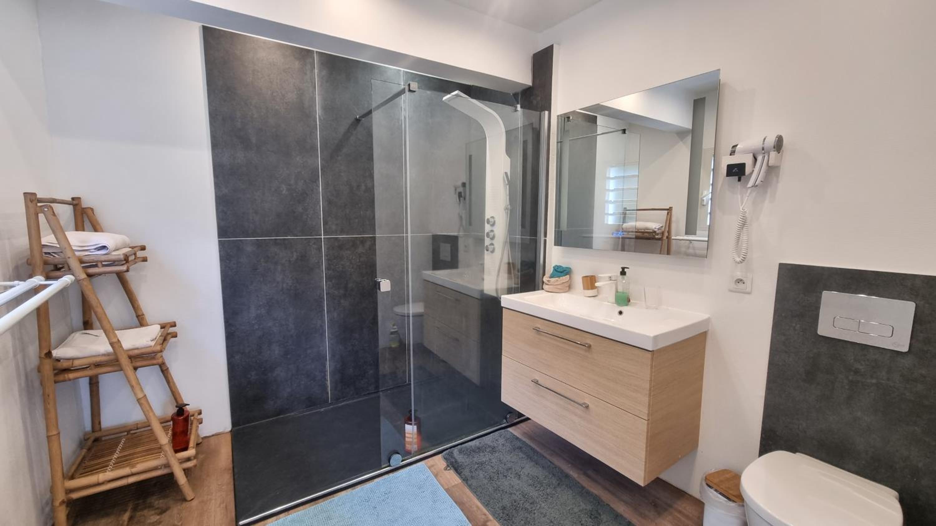 Deluxe Suite with Sea View photo 2