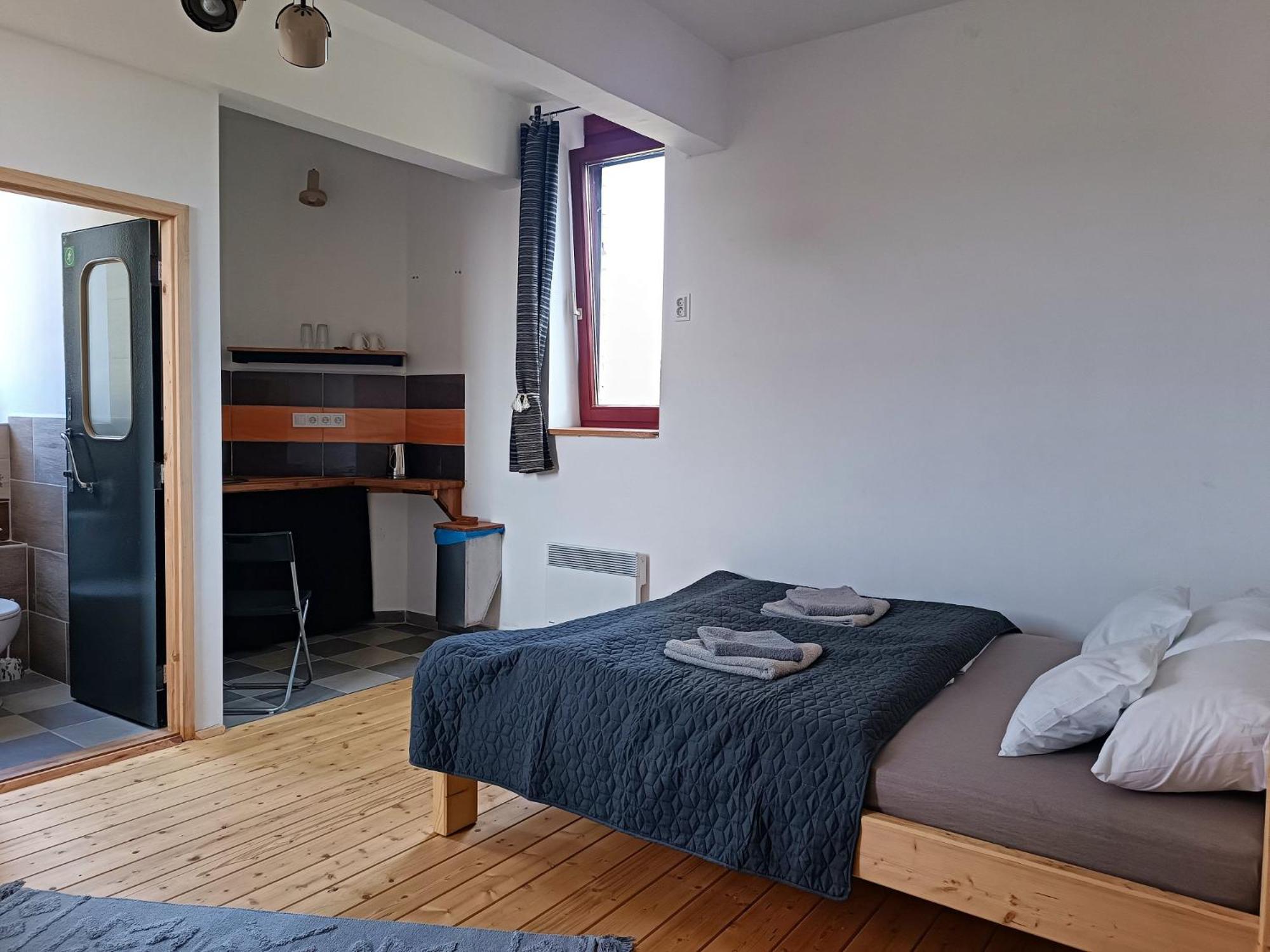 Standard Queen Room