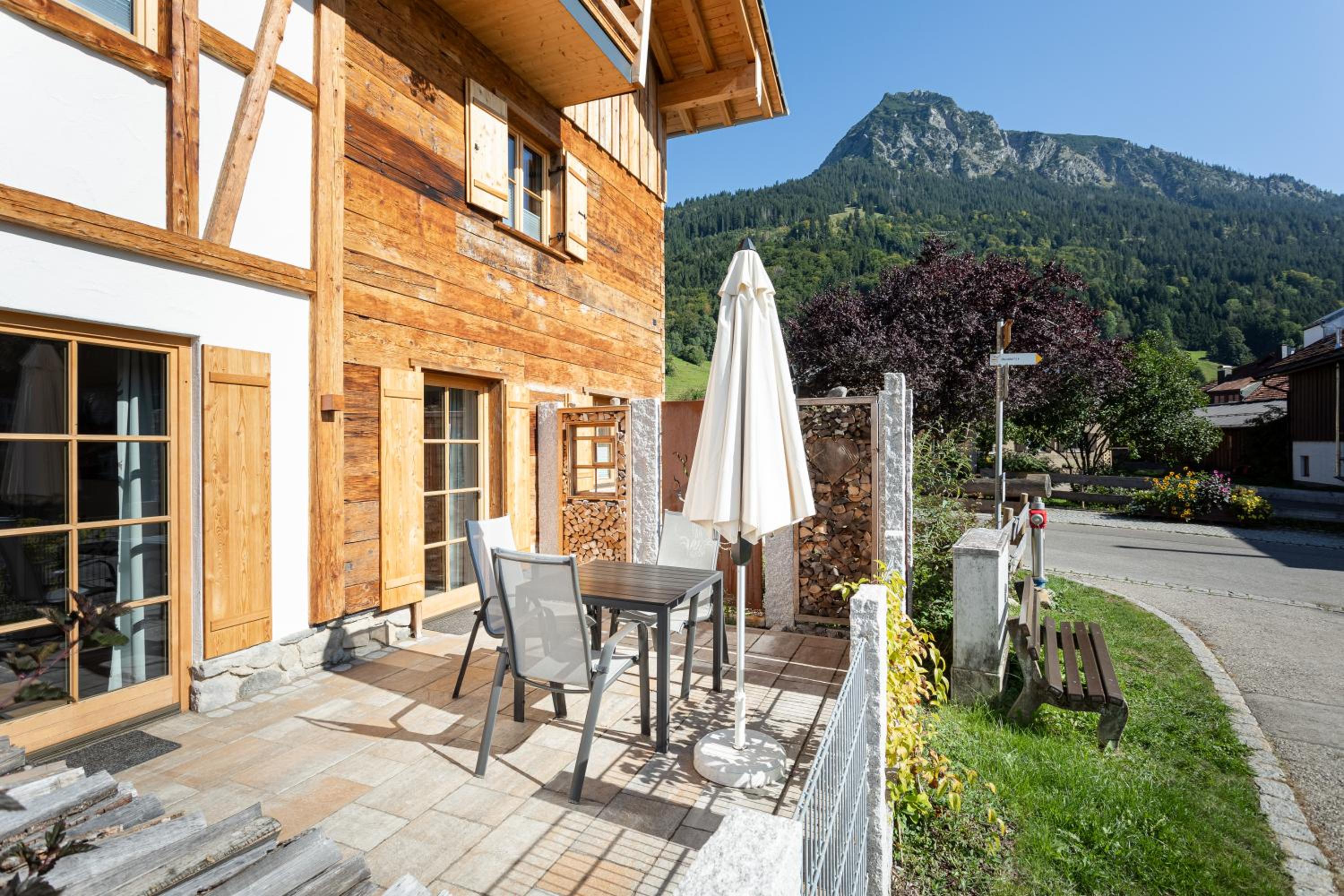 Apartment with Mountain View photo 3