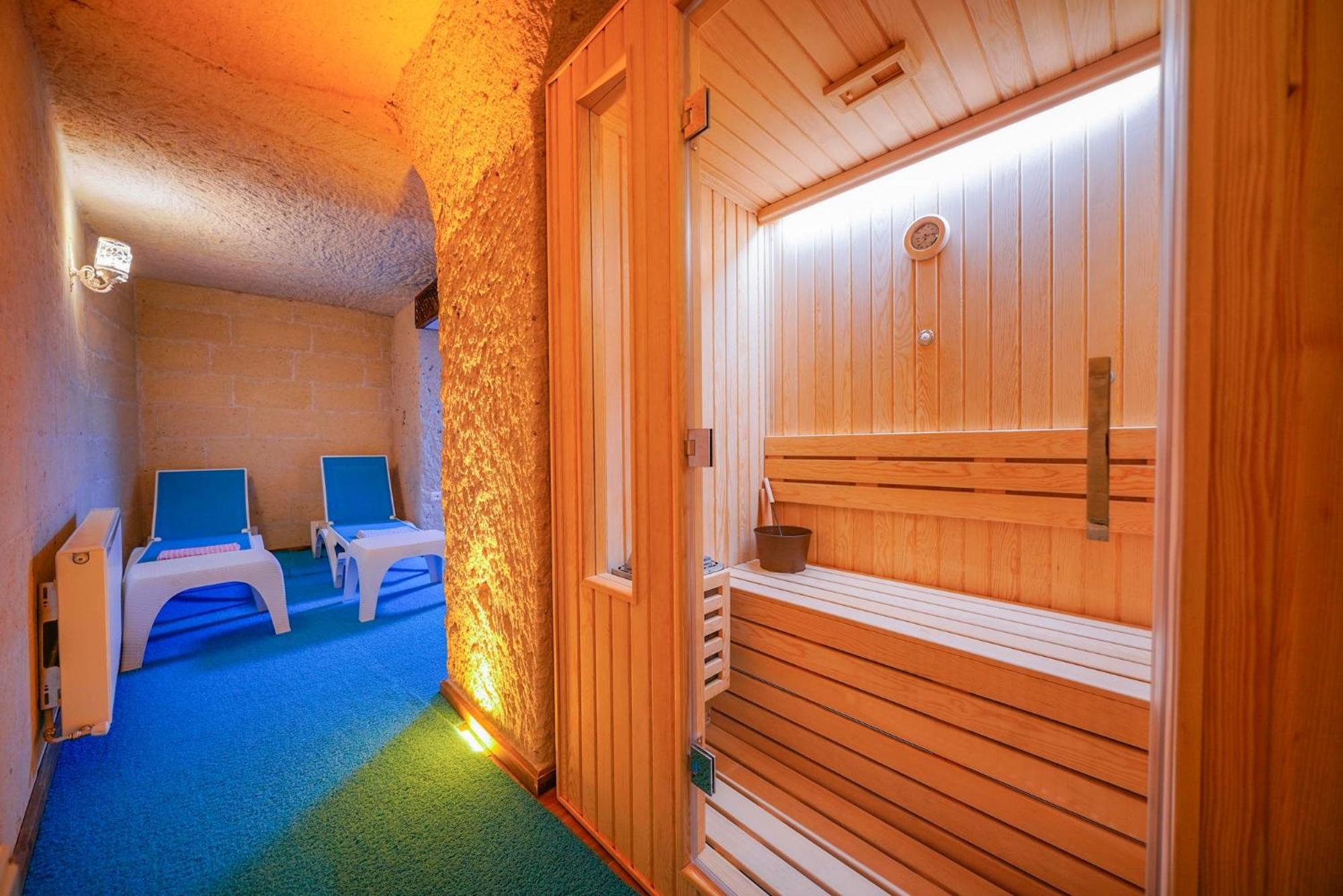 Suite with Private Pool - Photo 7