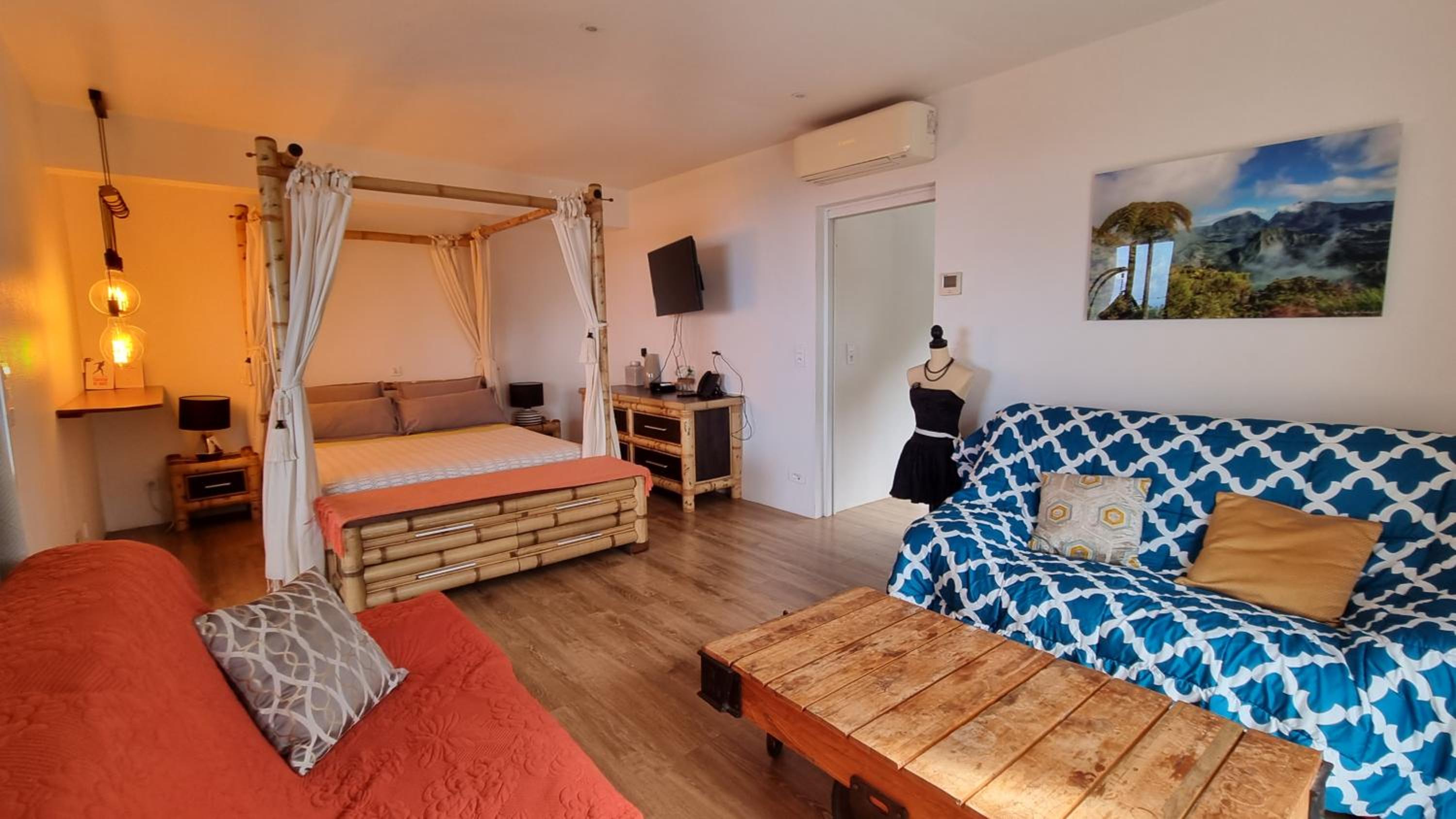 Deluxe Suite with Sea View photo 2