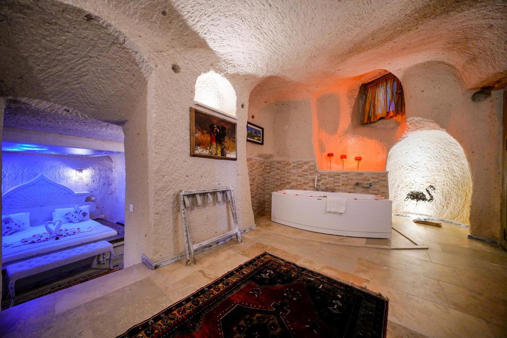 Suite with Private Pool - Photo 5