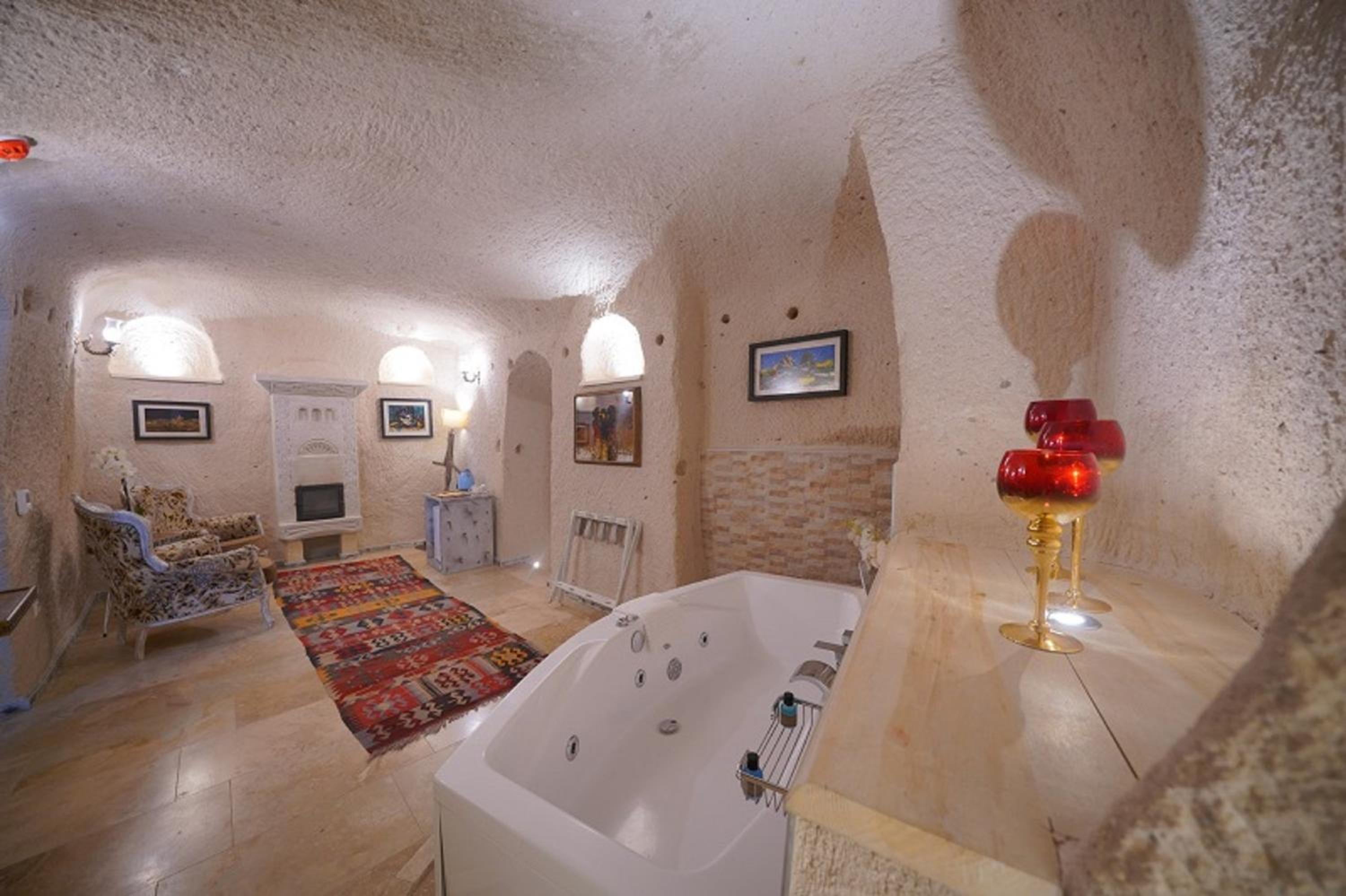 Suite with Private Pool - Photo 4