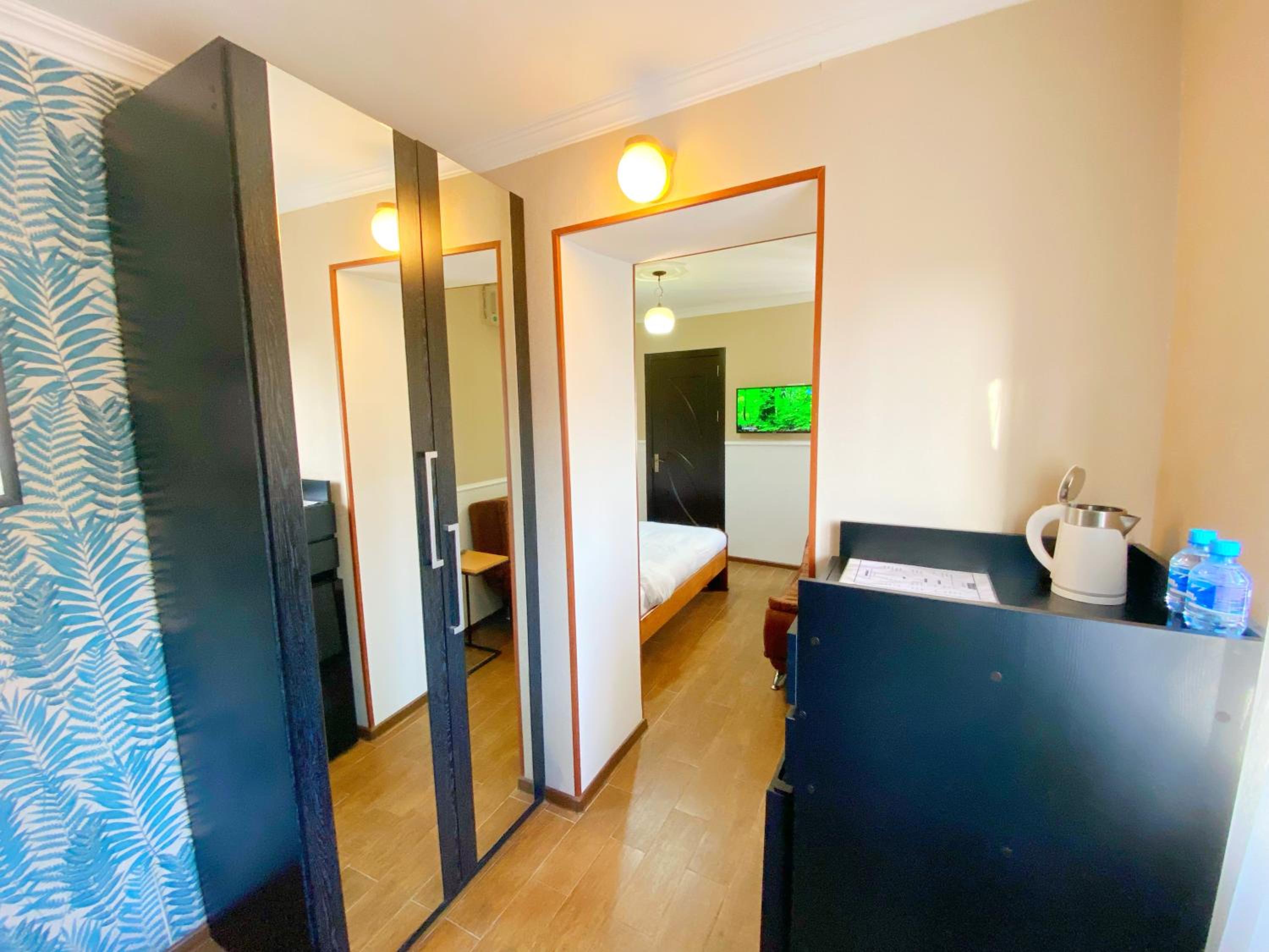 Economy Twin Room photo 2