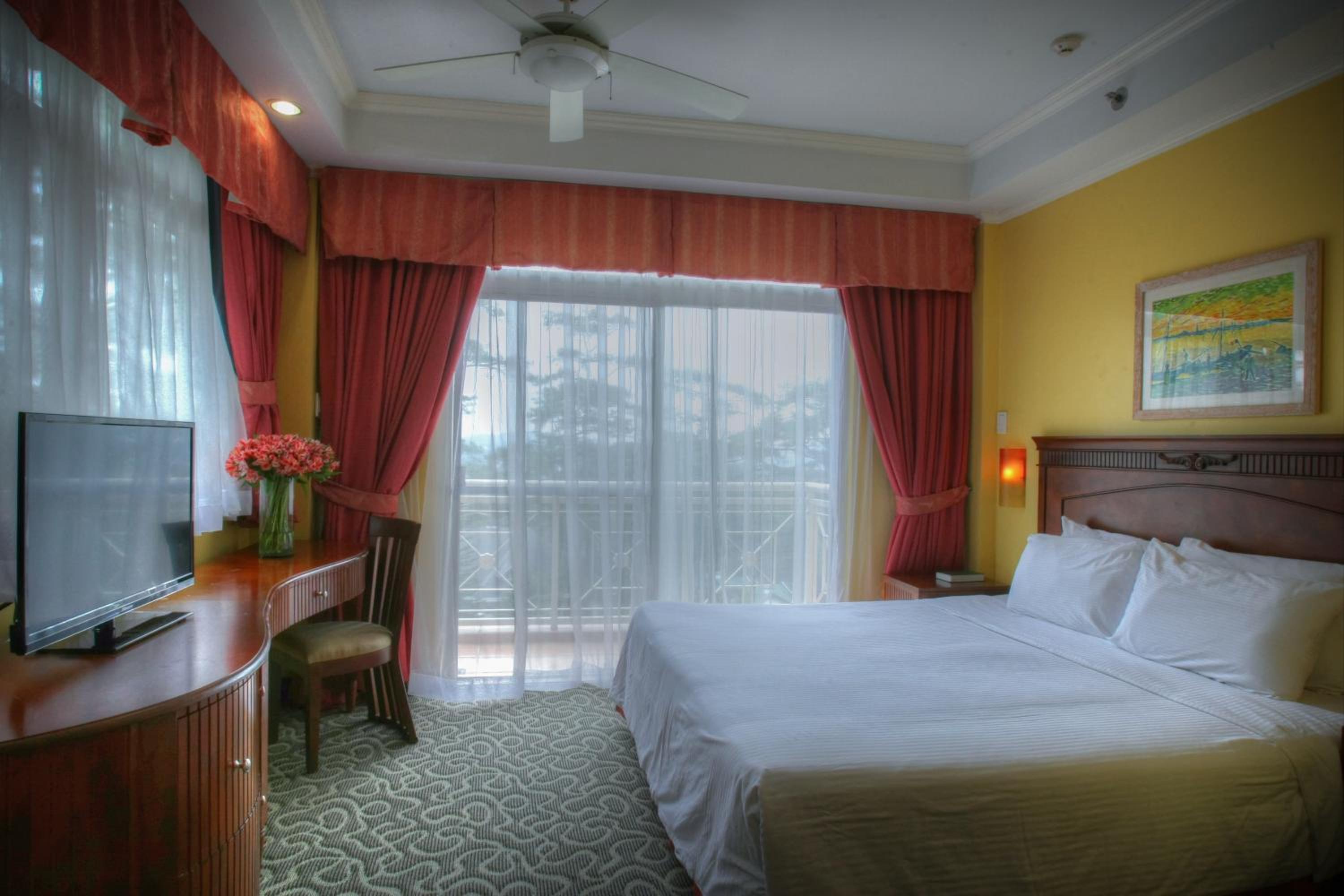 Executive Suite - Photo 3