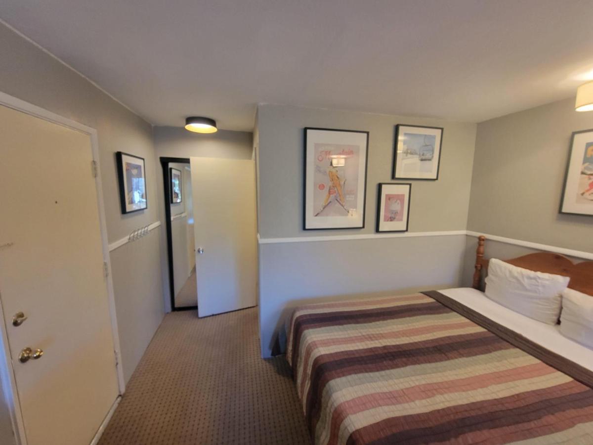 Standard room, 2 queen beds, non smoking