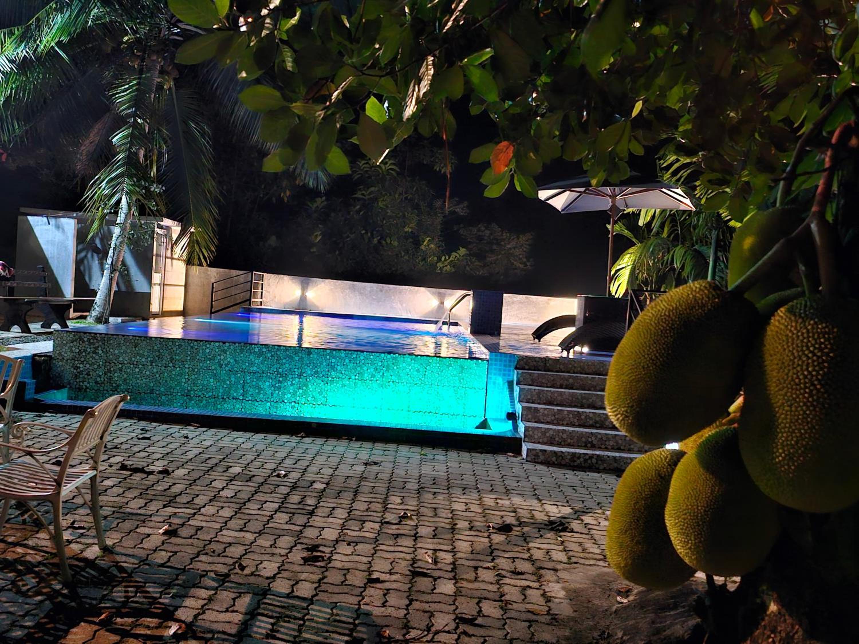 King Room with Pool View photo 2