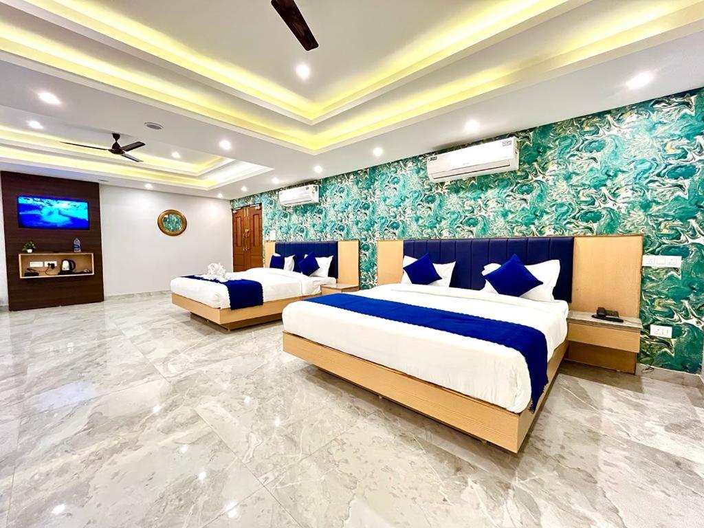 Superior Queen Room with Two Queen Beds