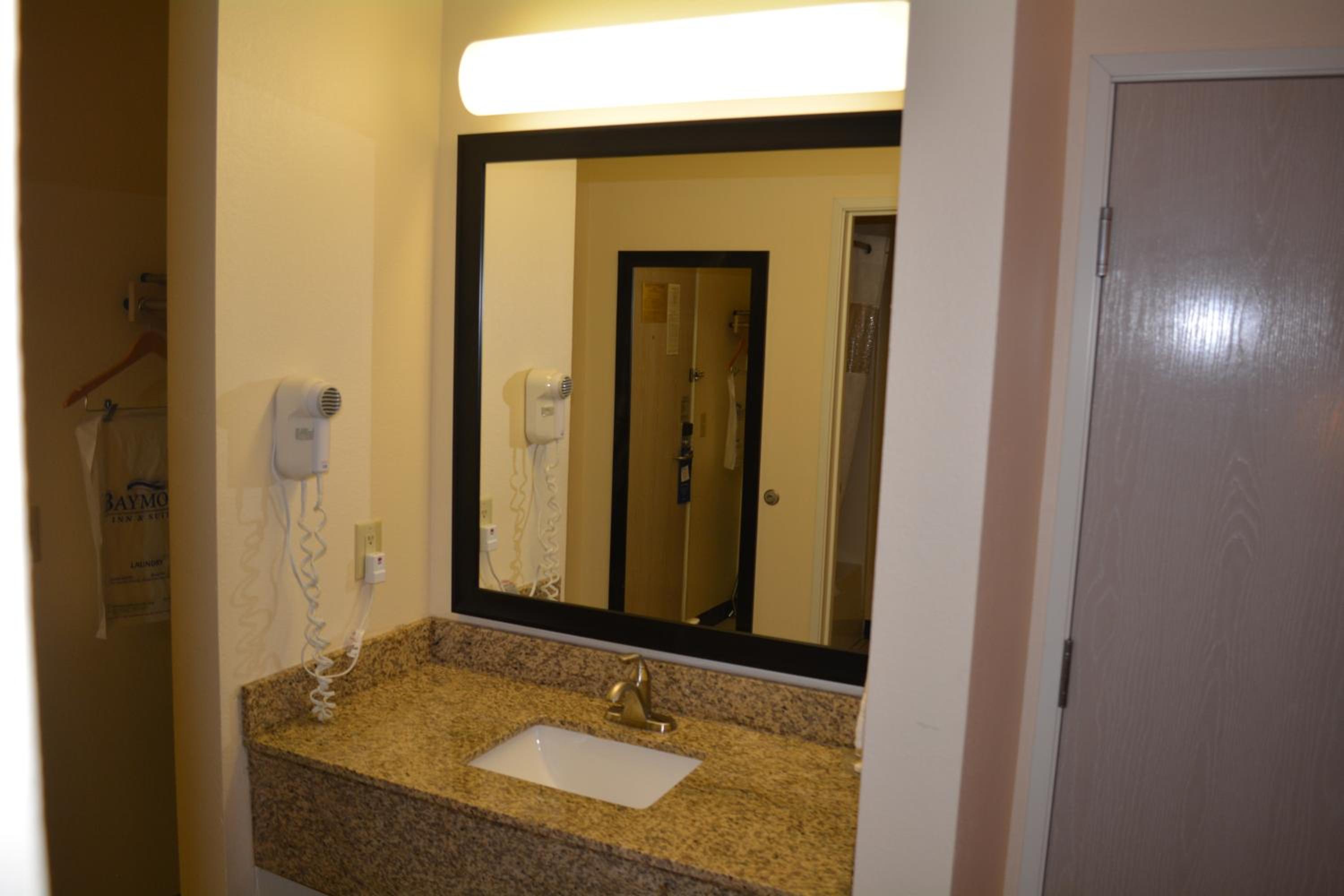 King Room - Non-Smoking - Photo 3