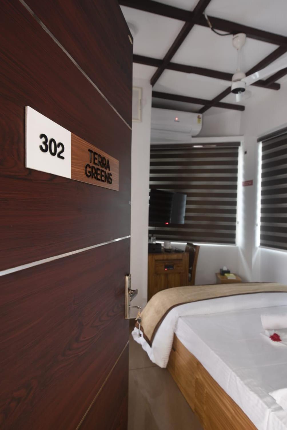Deluxe Room (2 Adults + 1 Child) photo 1