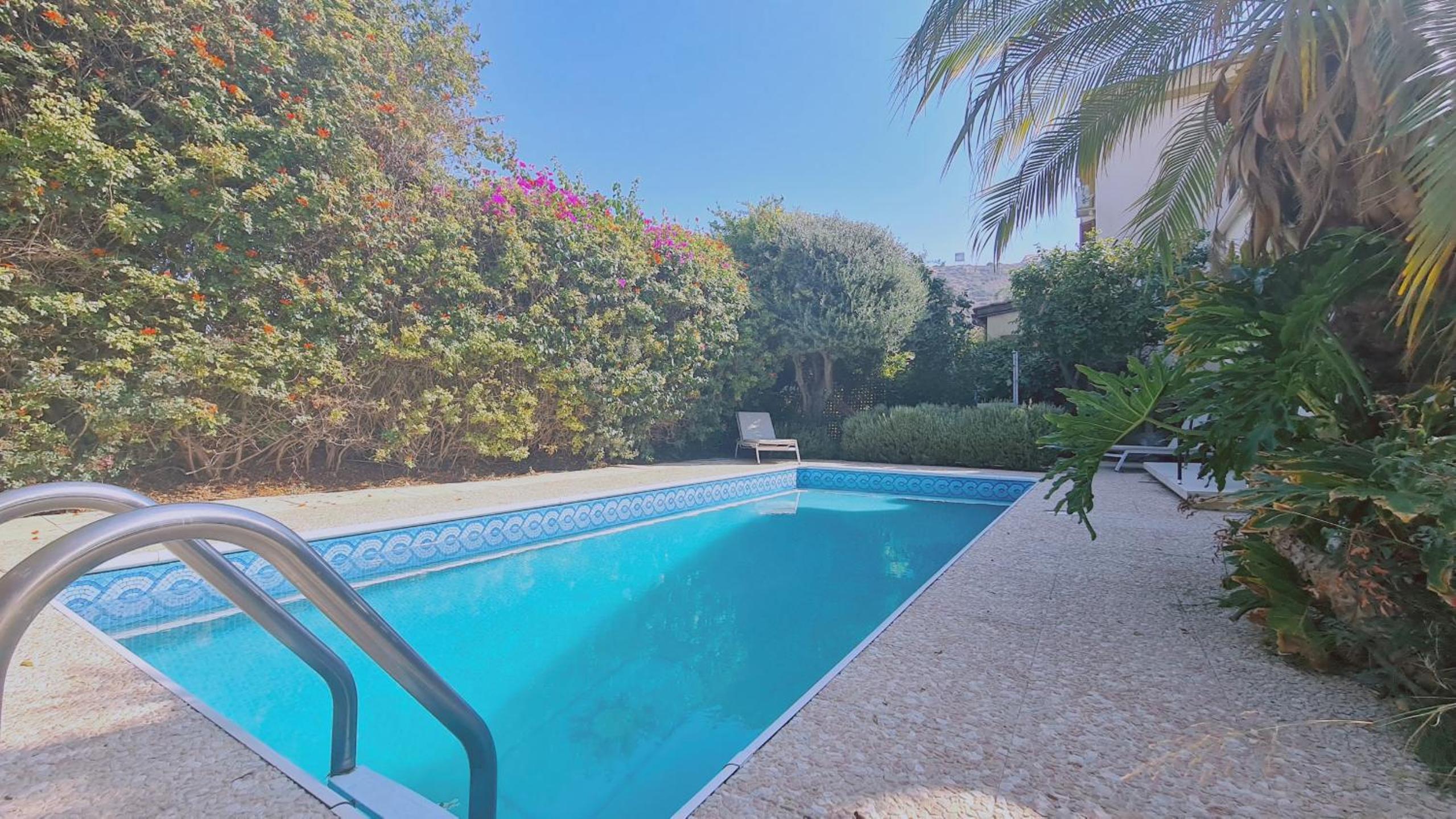 Villa photo 1