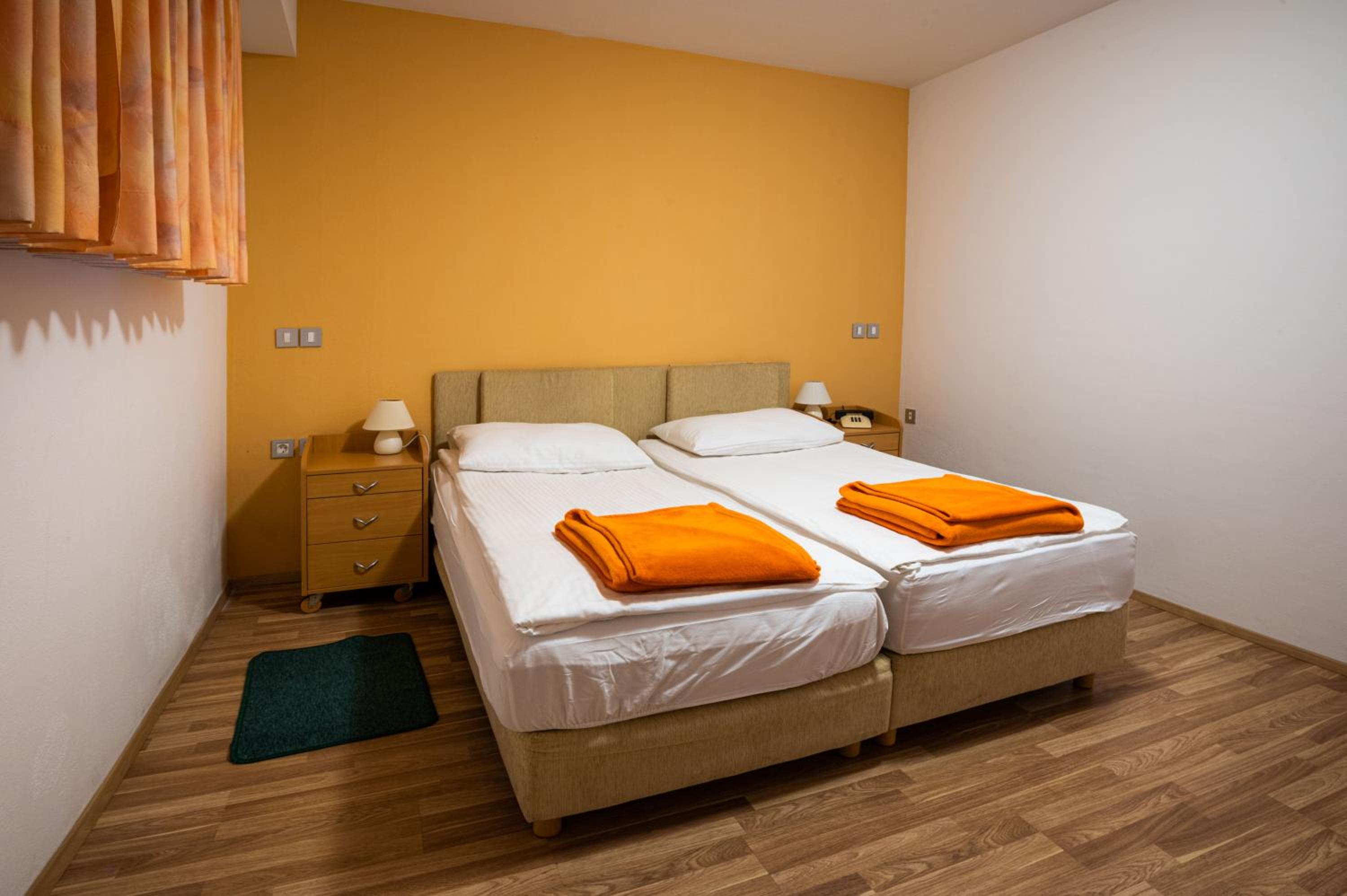 Economy Double Room - Basement - Photo 5