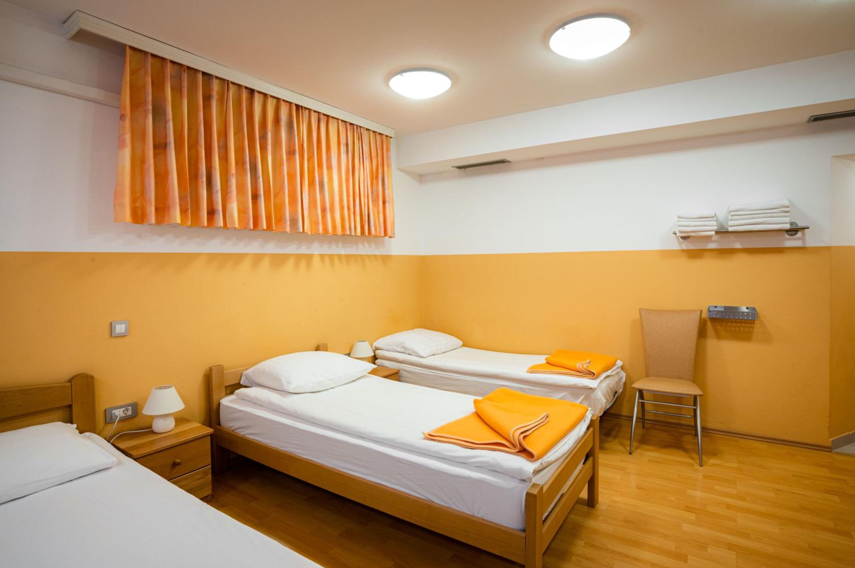 Economy Double Room - Basement - Photo 3