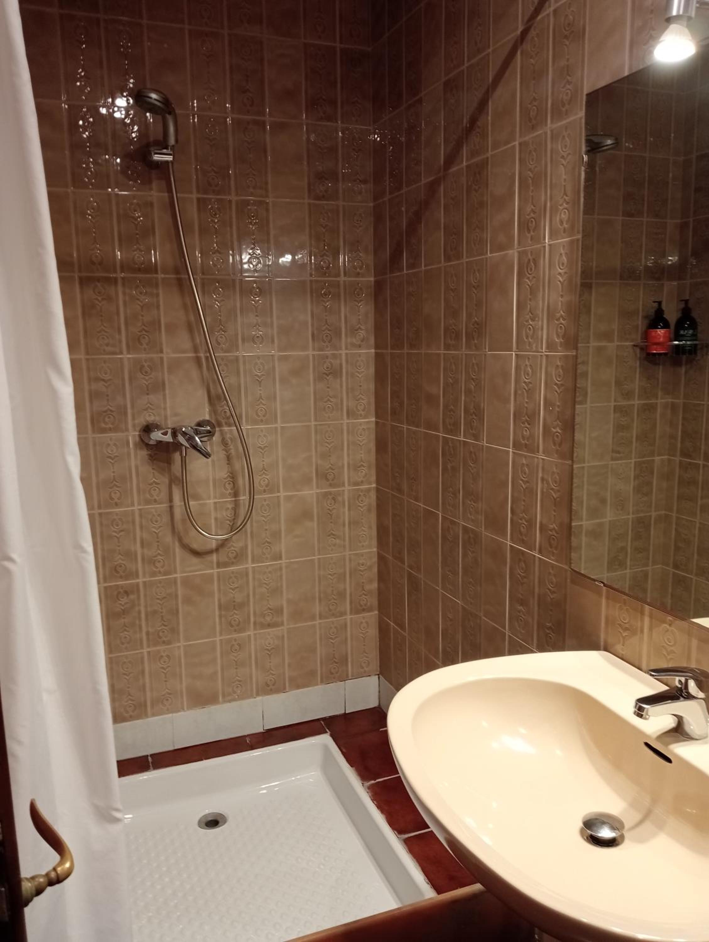 Economy Double or Twin Room, photo 7