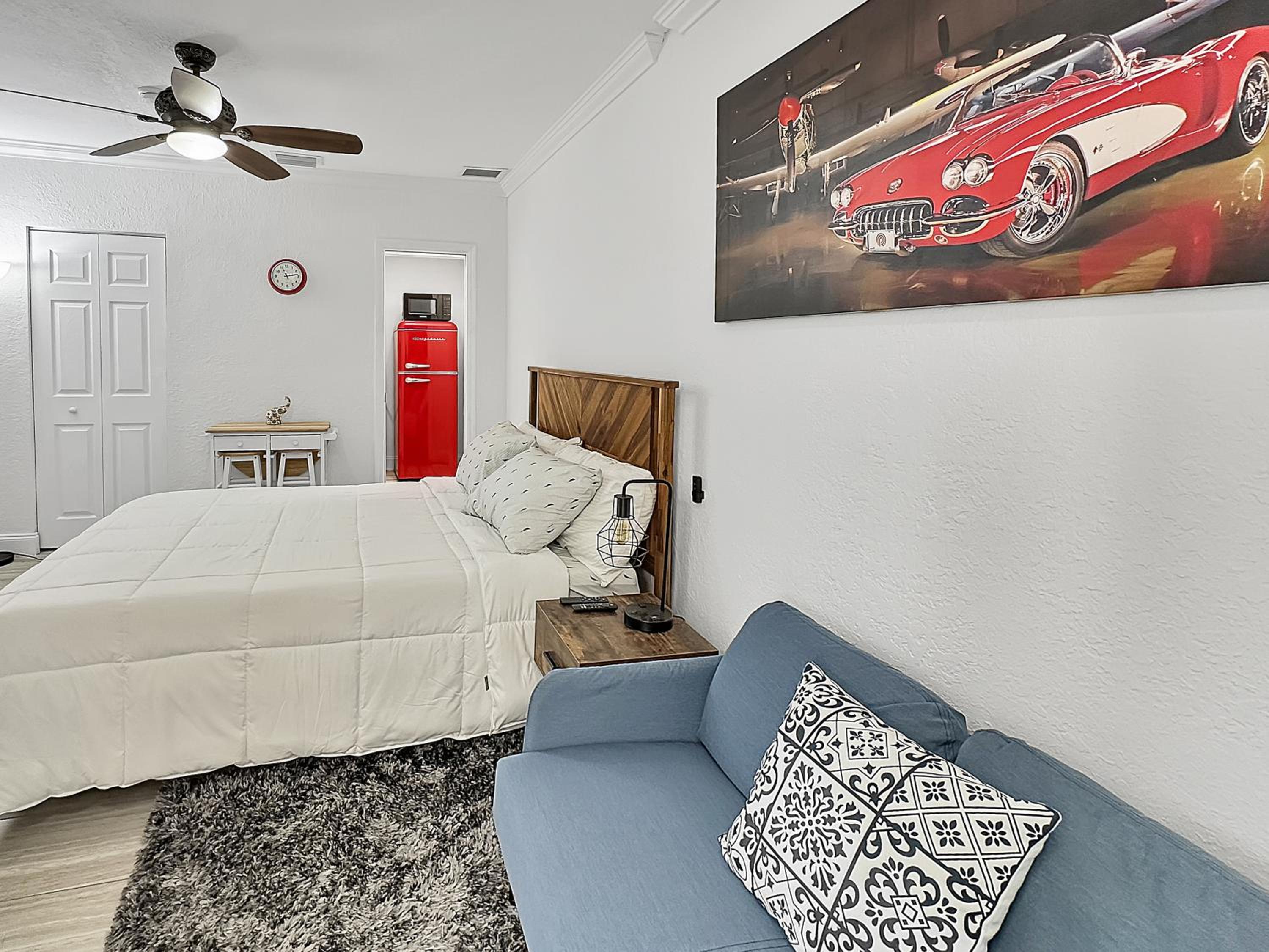 One-Bedroom Apartment photo 1