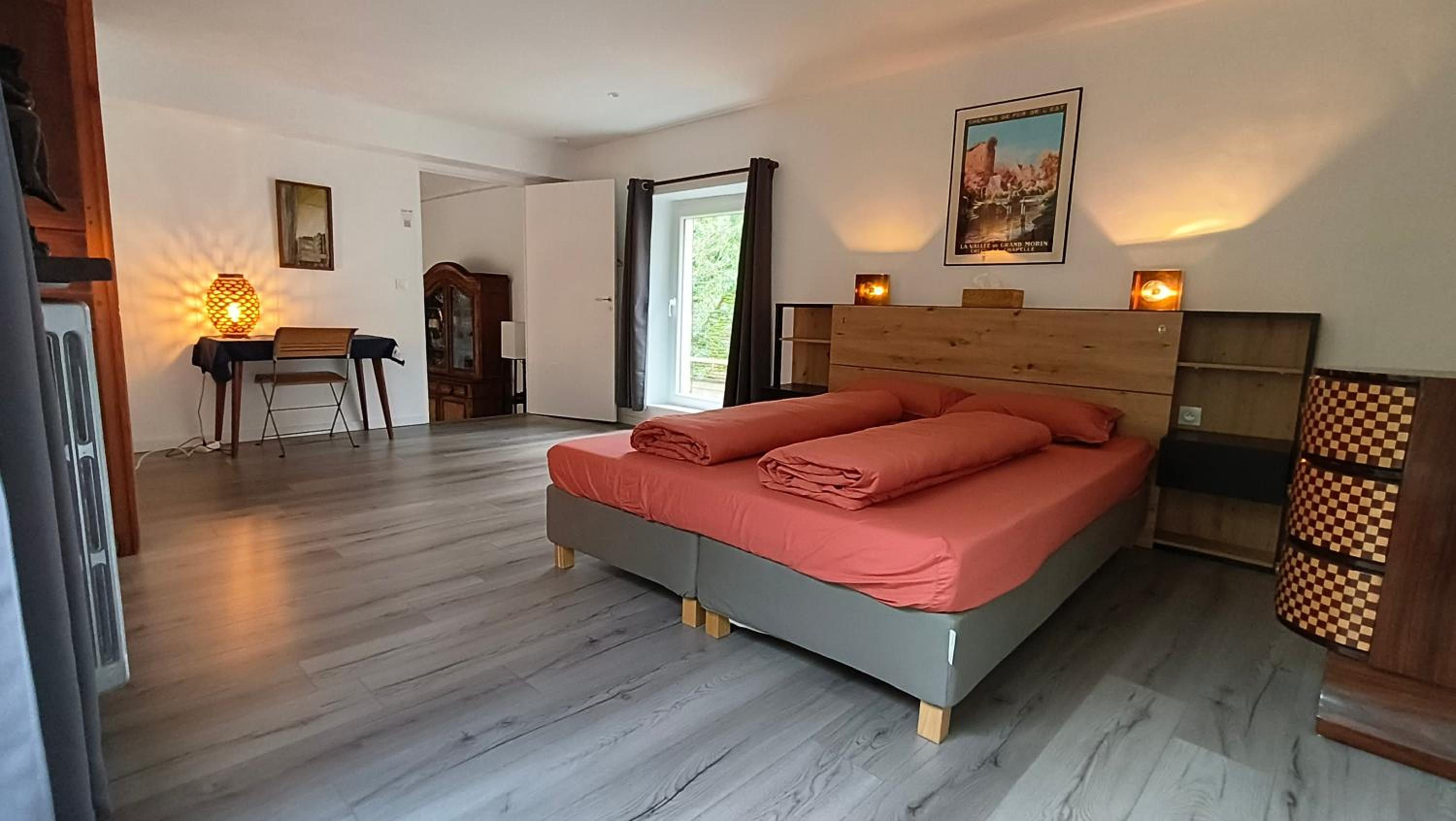 Two-Bedroom House - Photo 4