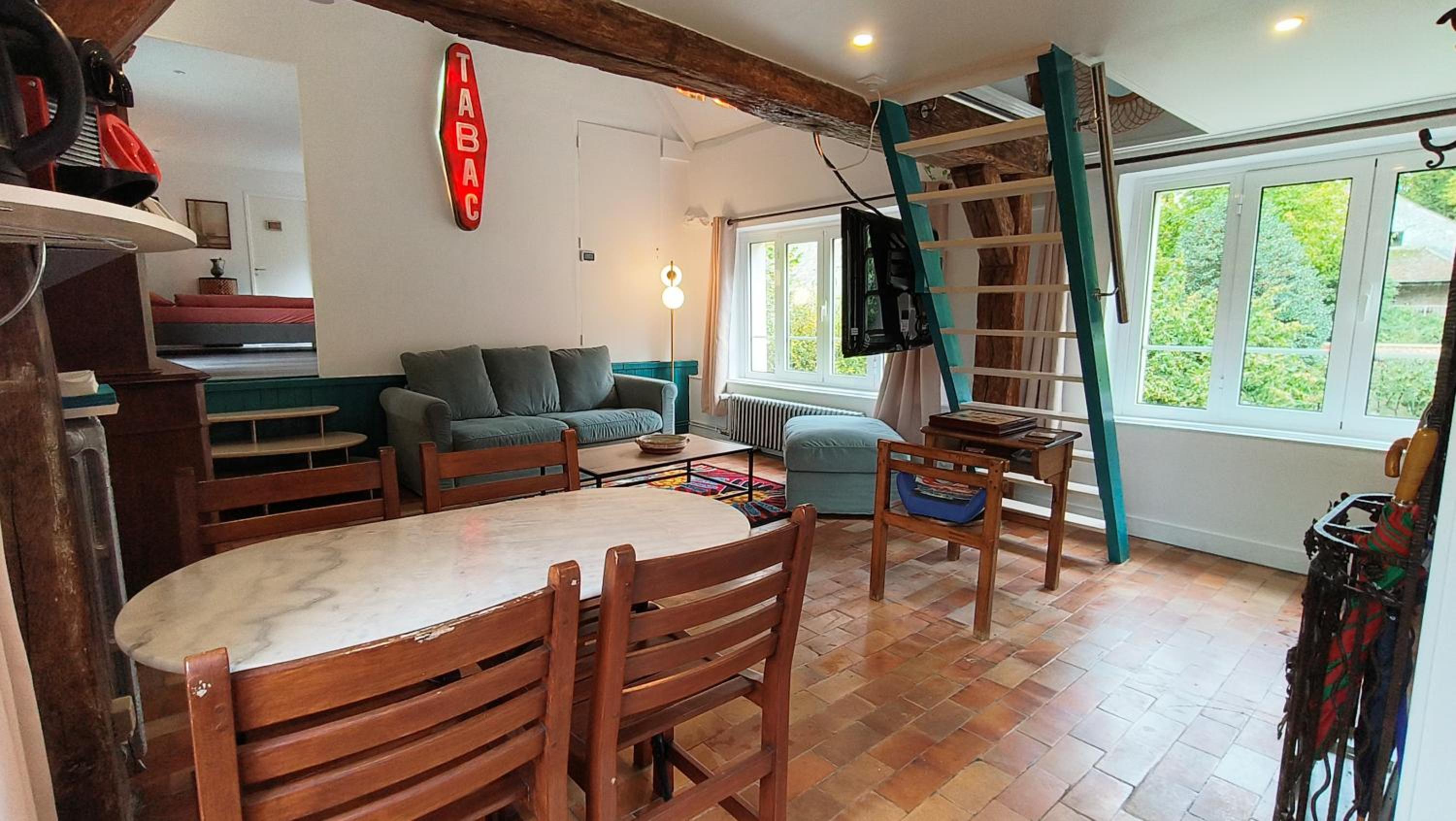 Two-Bedroom House - Photo 2