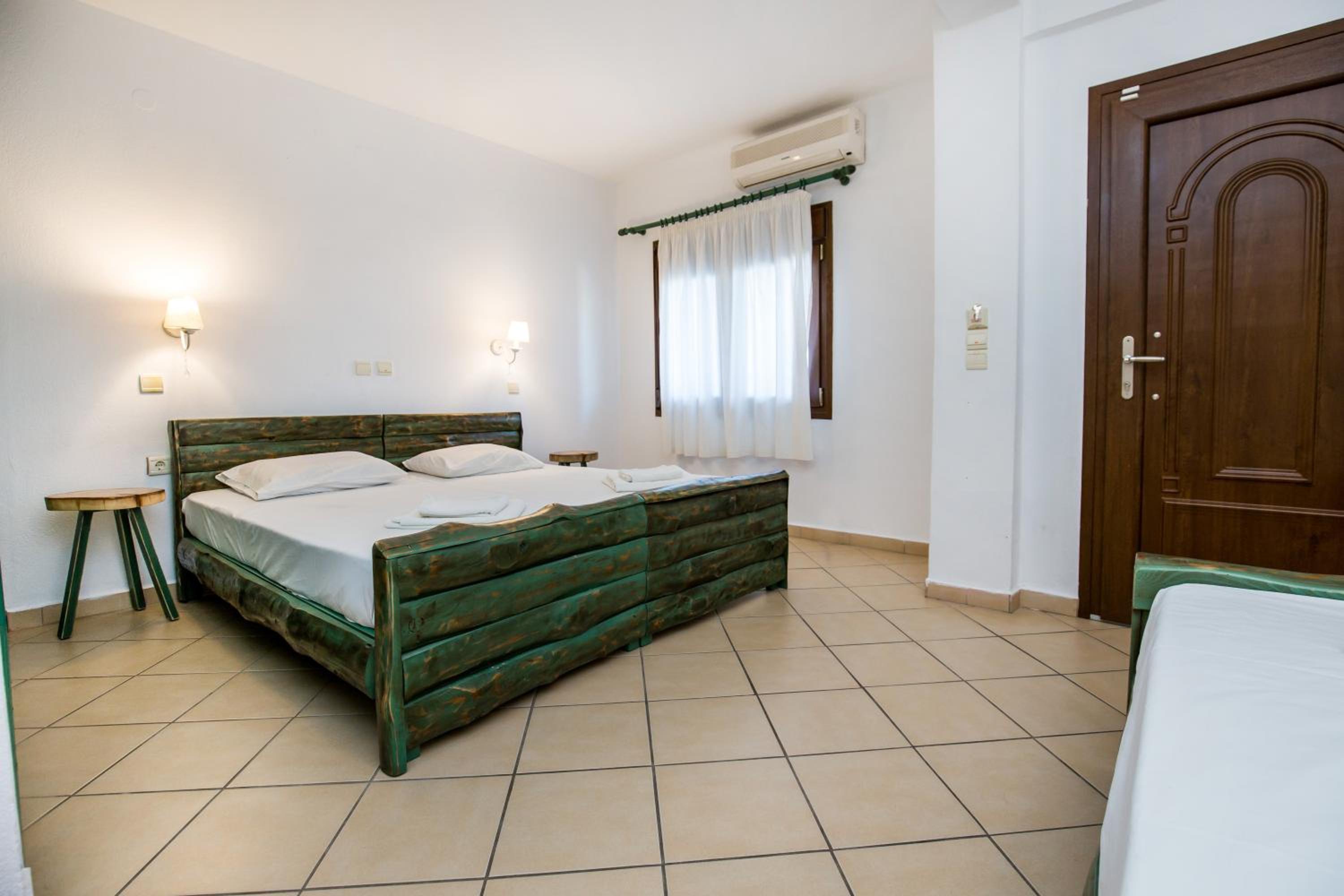 Deluxe Triple Room with Sea View photo 2