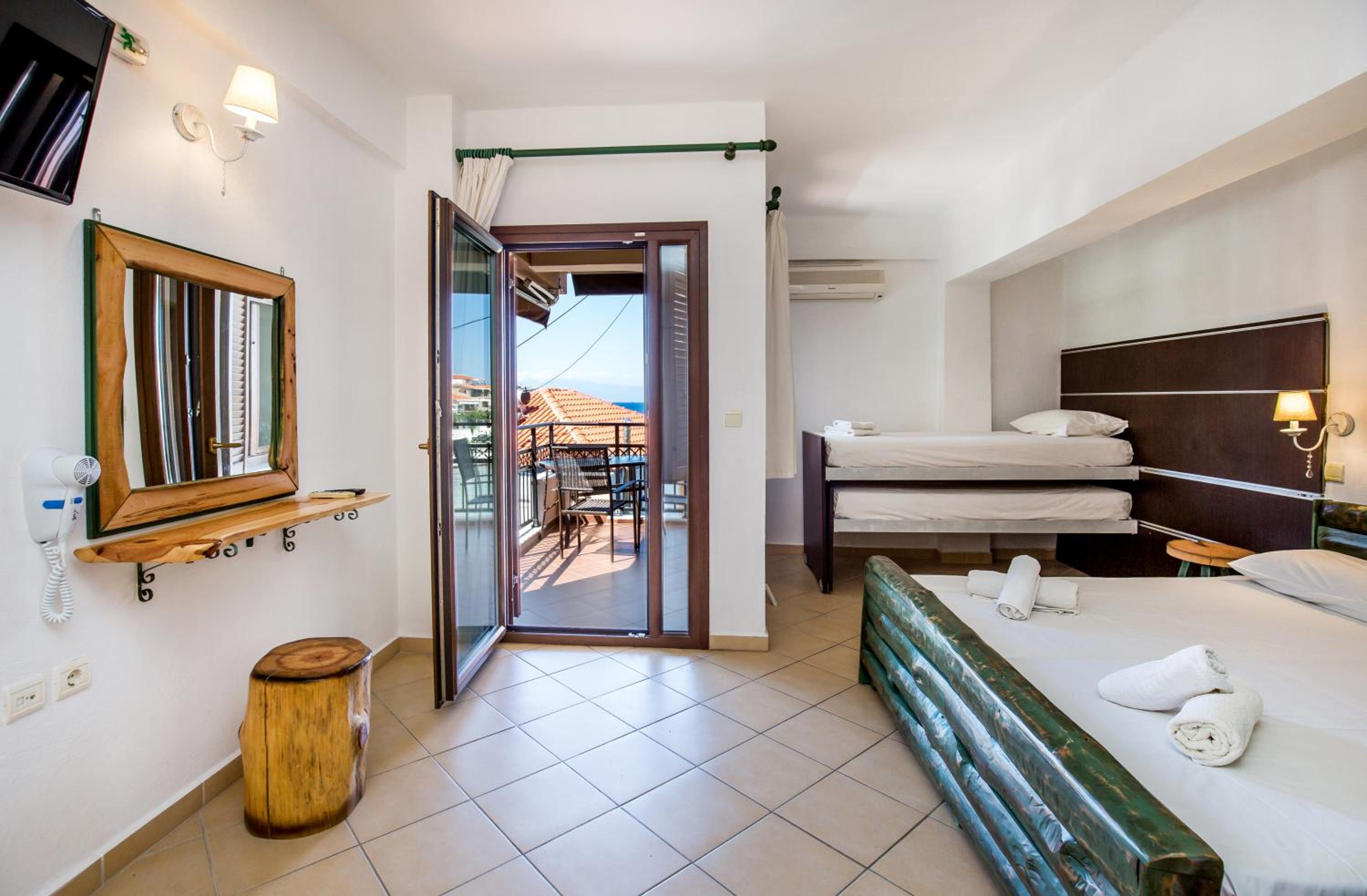 Quadruple Room with Sea View photo 2