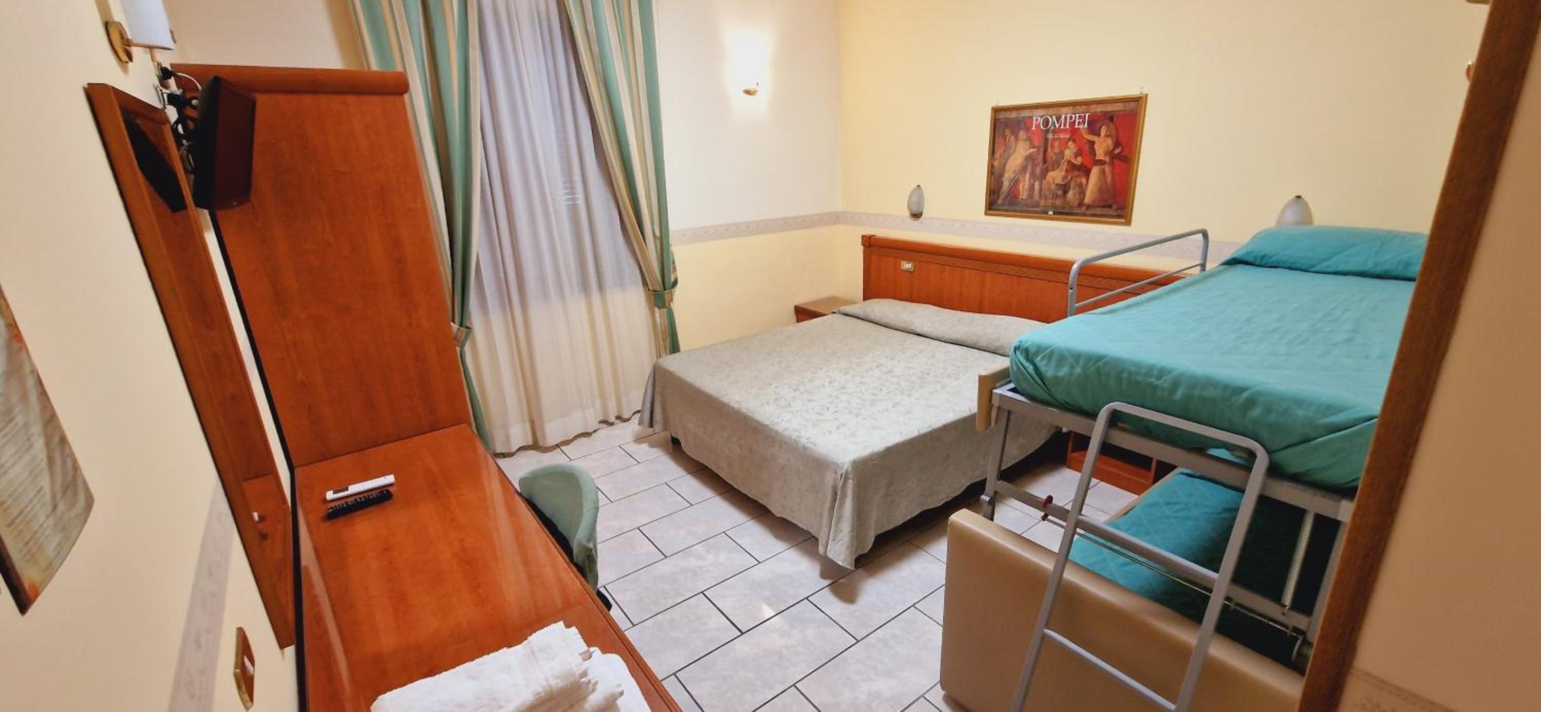 Economy Quadruple Room