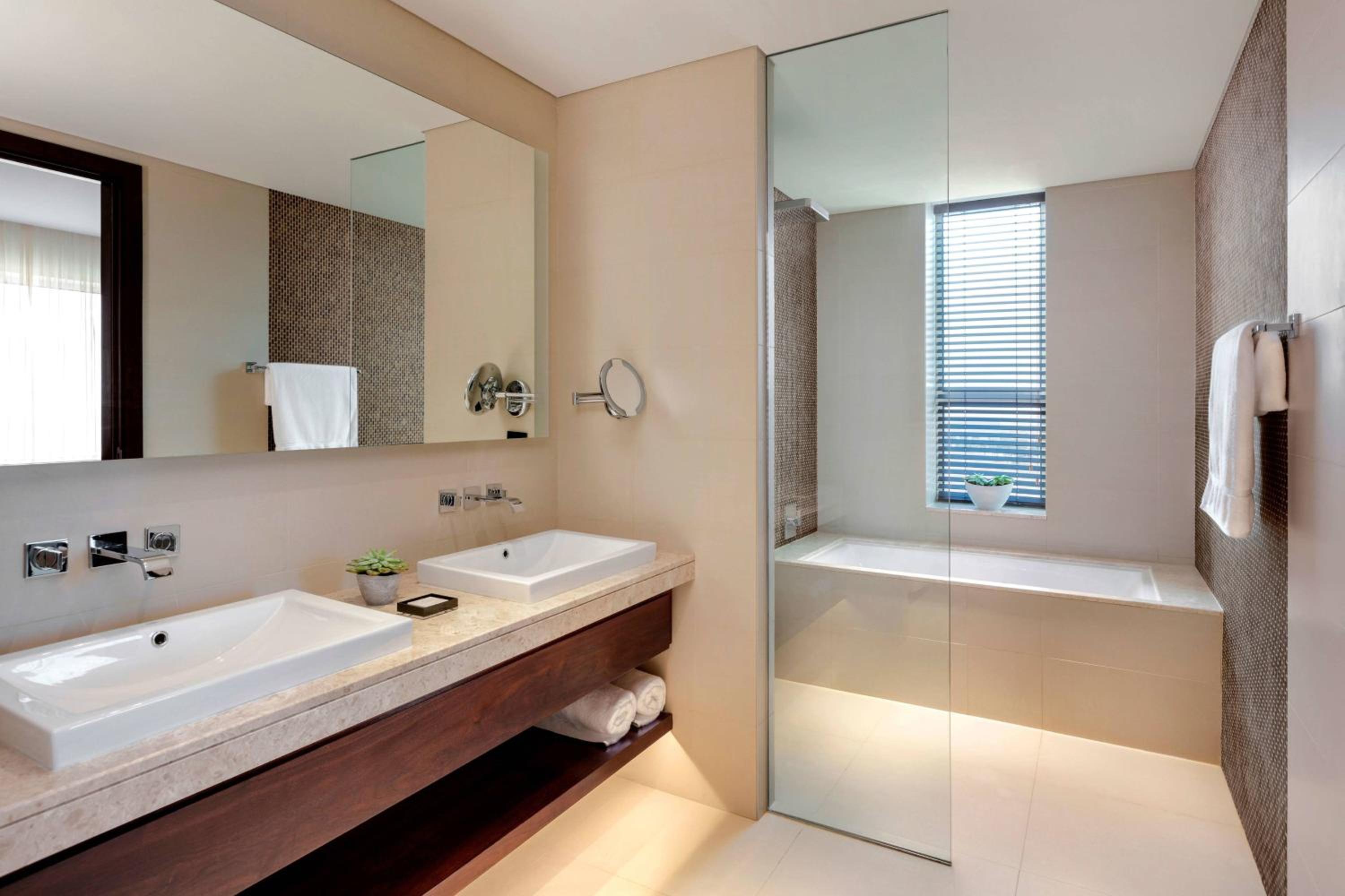 Deluxe Guest Room, 2 Double - Photo 6