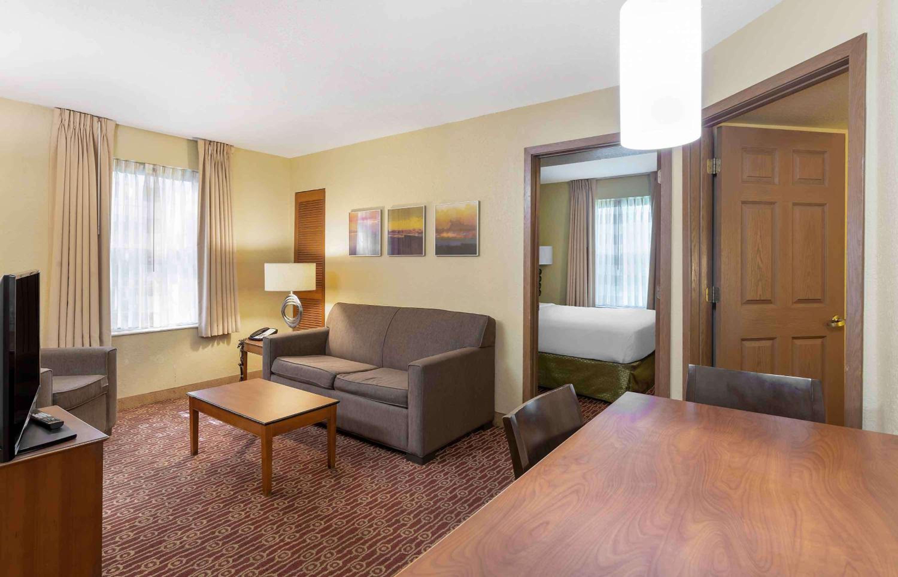2 Bedroom Suite 2 Queen Beds Non-Smoking - Photo 4