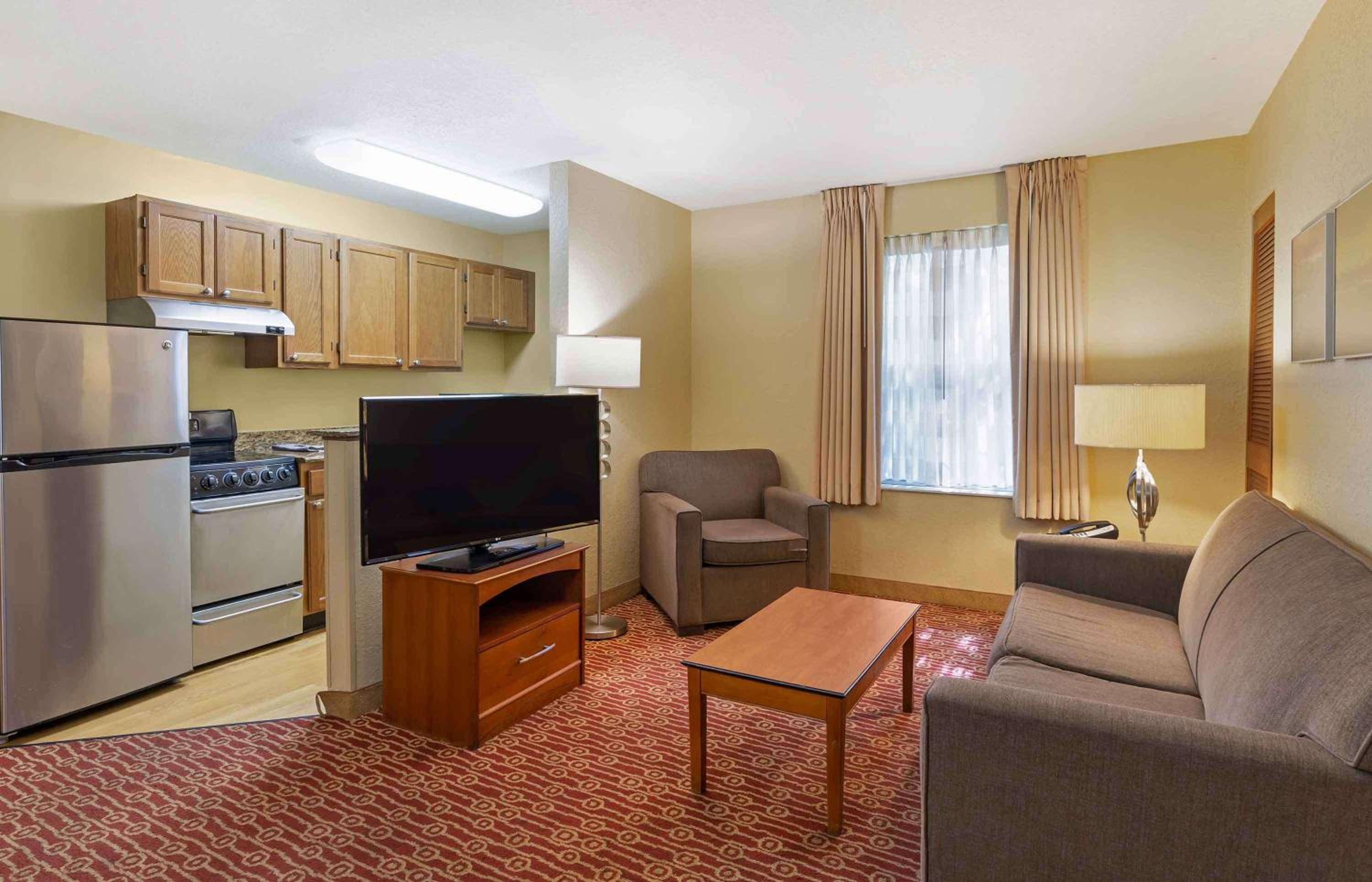 2 Bedroom Suite 2 Queen Beds Non-Smoking - Photo 3