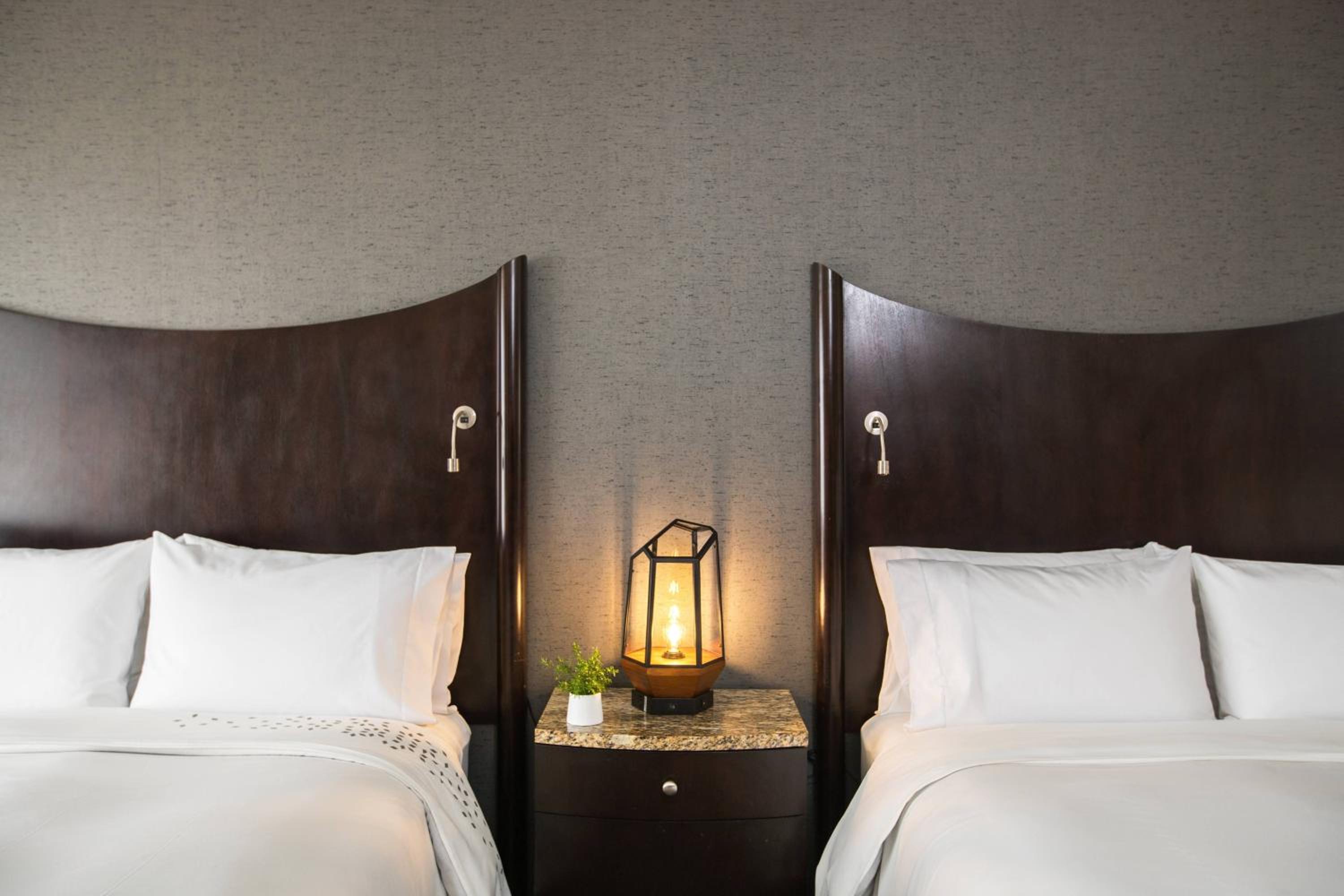 Queen Room with Two Queen Beds - Photo 7